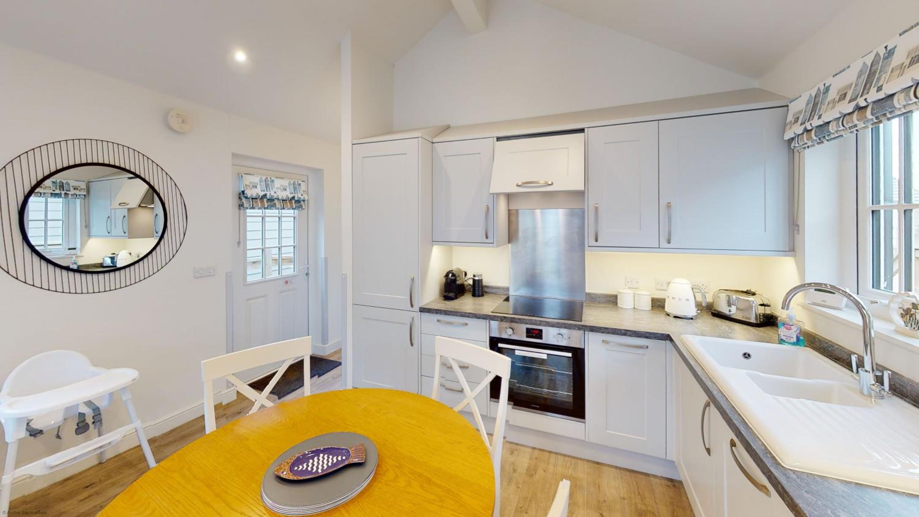 Bay Breeze - Part of the The Bay Filey Holiday Village with pool, gym and direct beach access, pub, restaurant, tennis and meadows walks