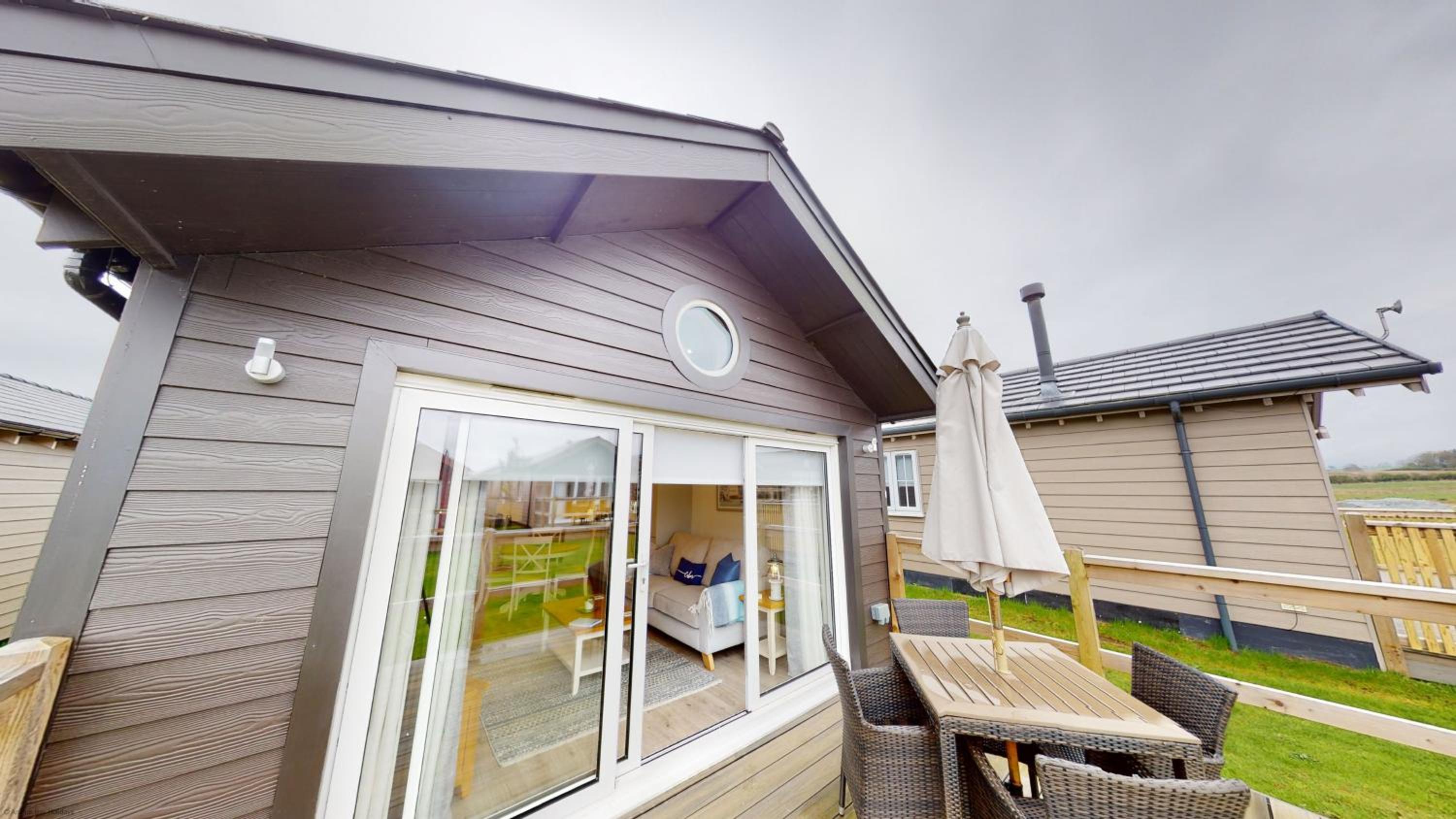 Bay Breeze - Part of the The Bay Filey Holiday Village with pool, gym and direct beach access, pub, restaurant, tennis and meadows walks
