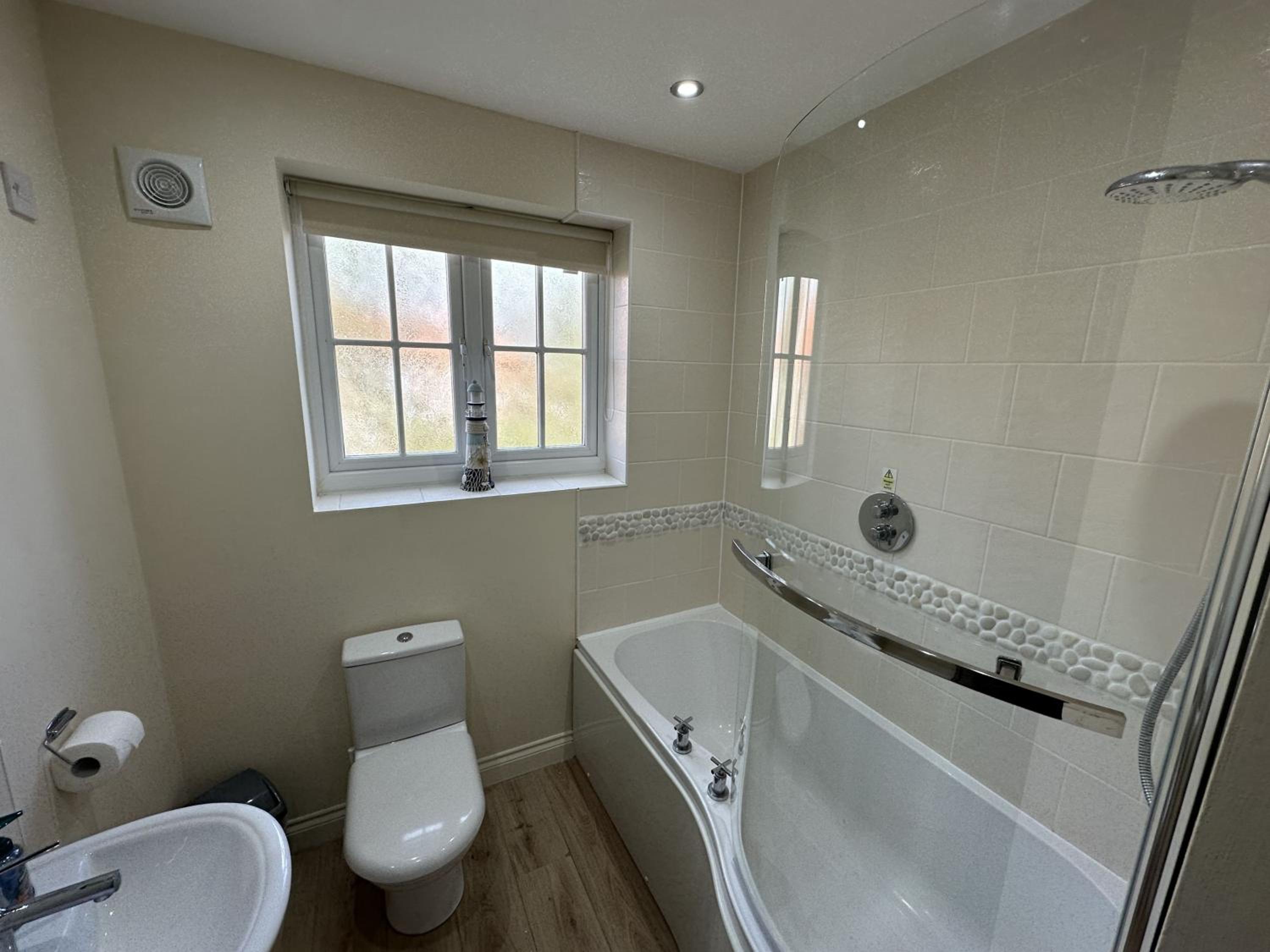 The Sandcastle - Part of the The Bay Filey Holiday Village with pool, gym and direct beach access, pub, restaurant, tennis and meadows walks