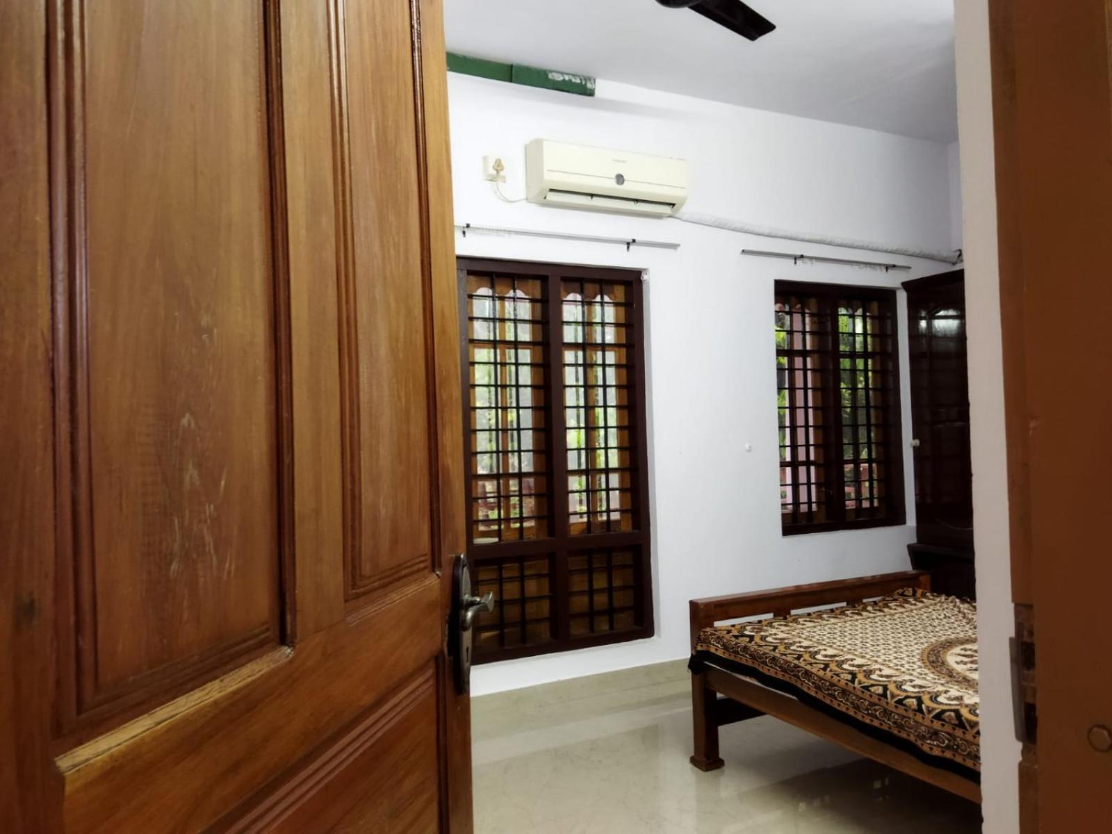 Kizhakkethottam Homestays-River View Villa