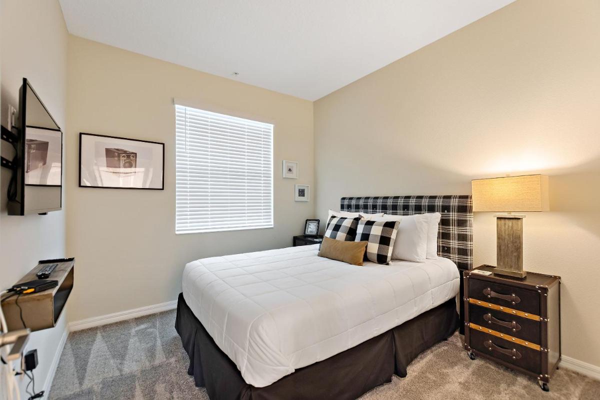 Mad Hatter Storey Lake by Shine Villas, 827 apts view 4