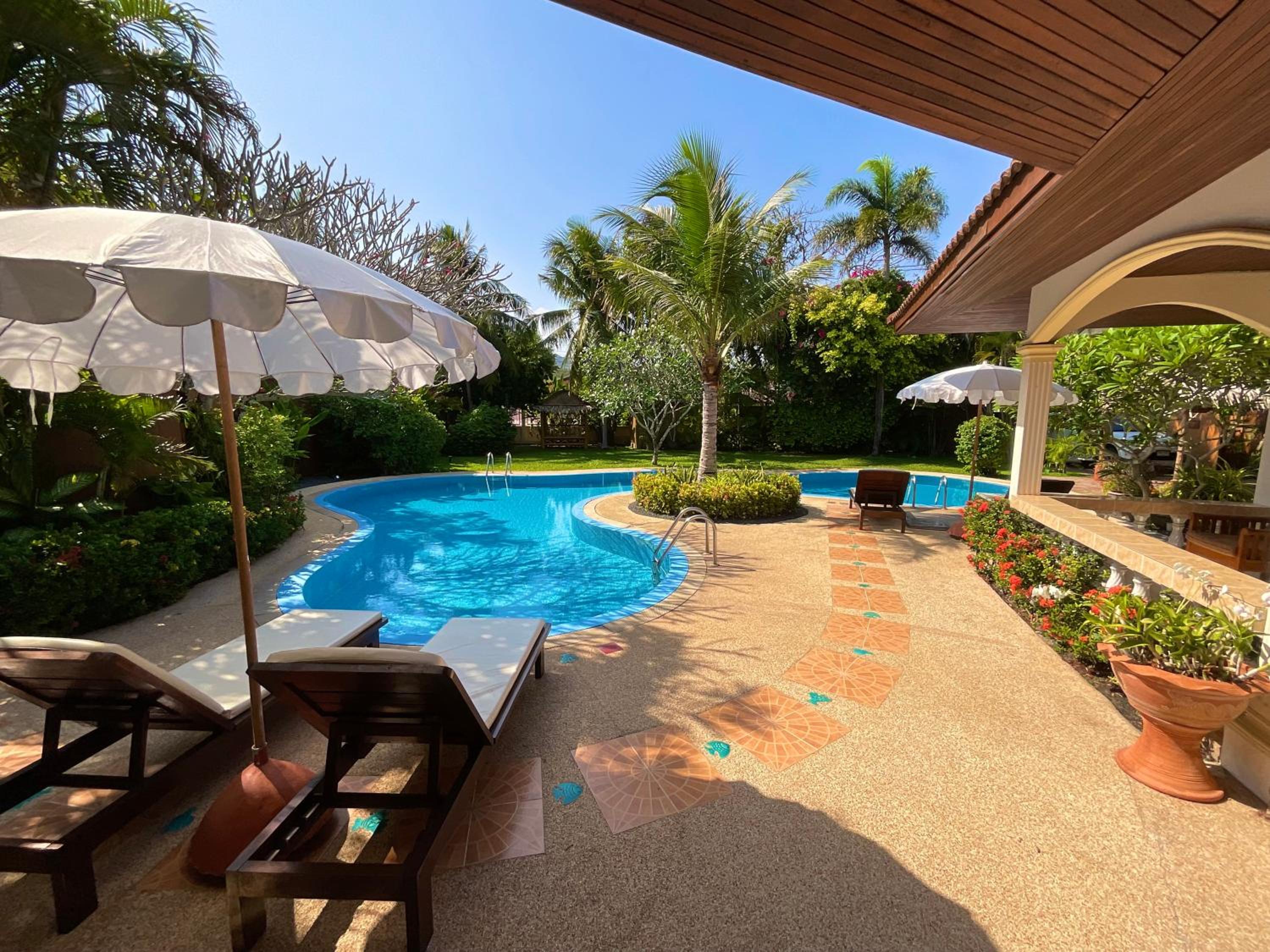 Coconut Paradise Holiday Villas