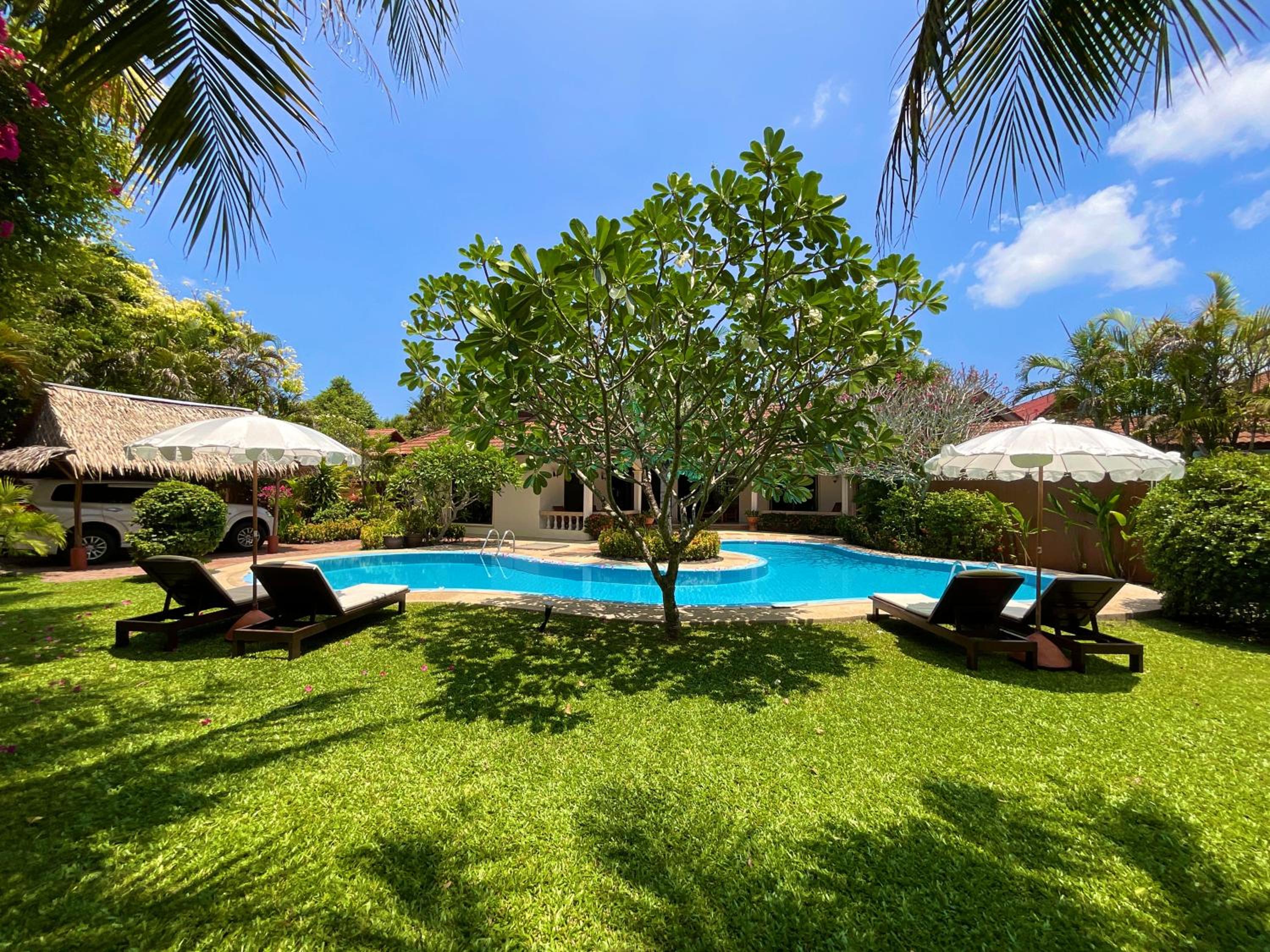 Coconut Paradise Holiday Villas