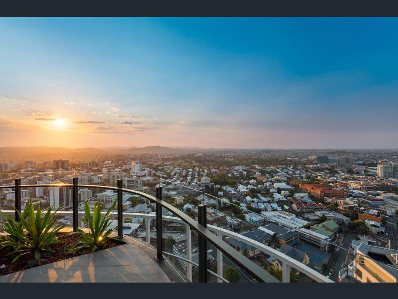 Brisbane Vacations - LvL29 Rooftop Pool Carpark Netflix by Stylish Stays - Property Image 13