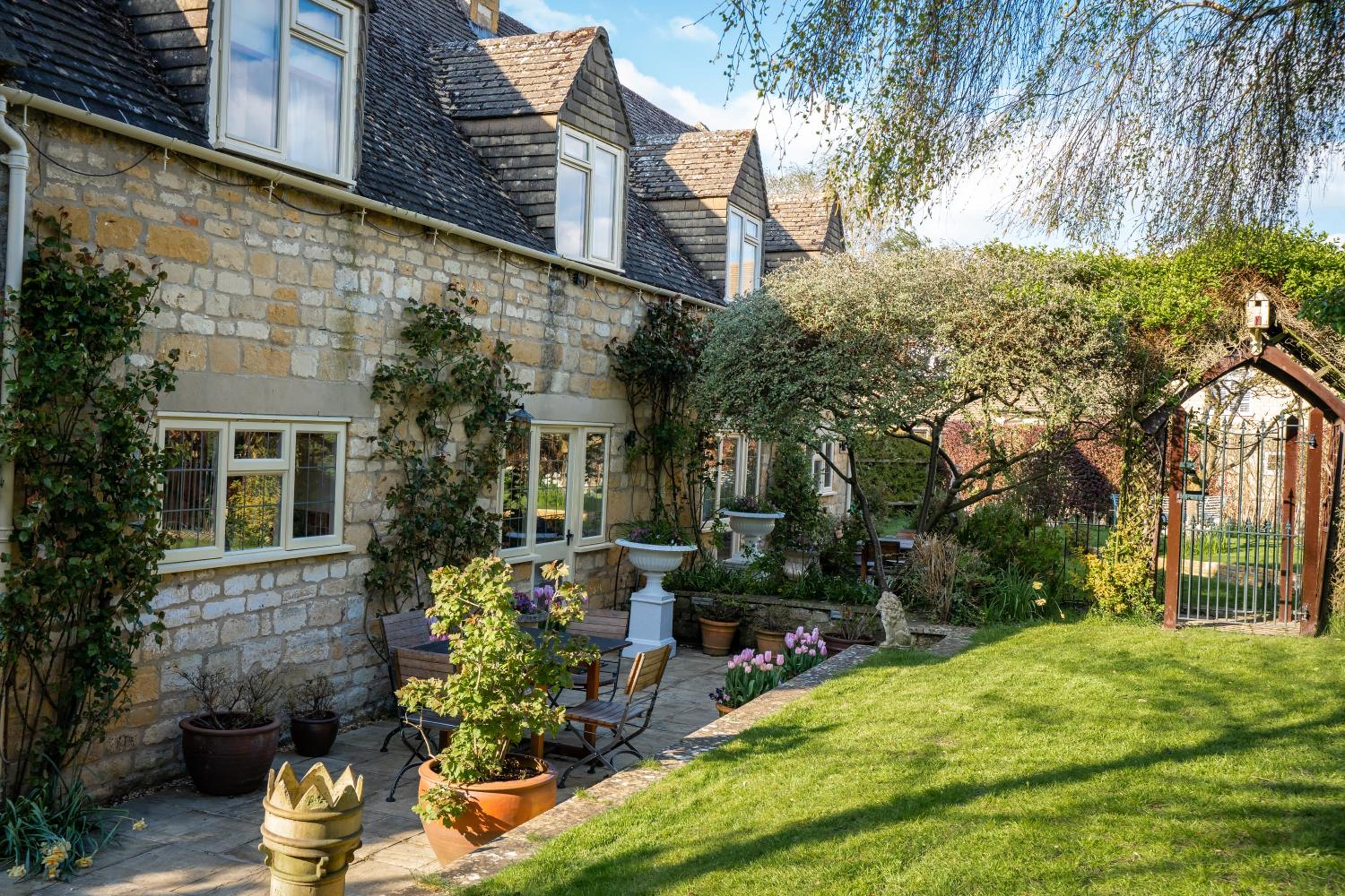 Lower Mill 1 Cottage Broadway view 2