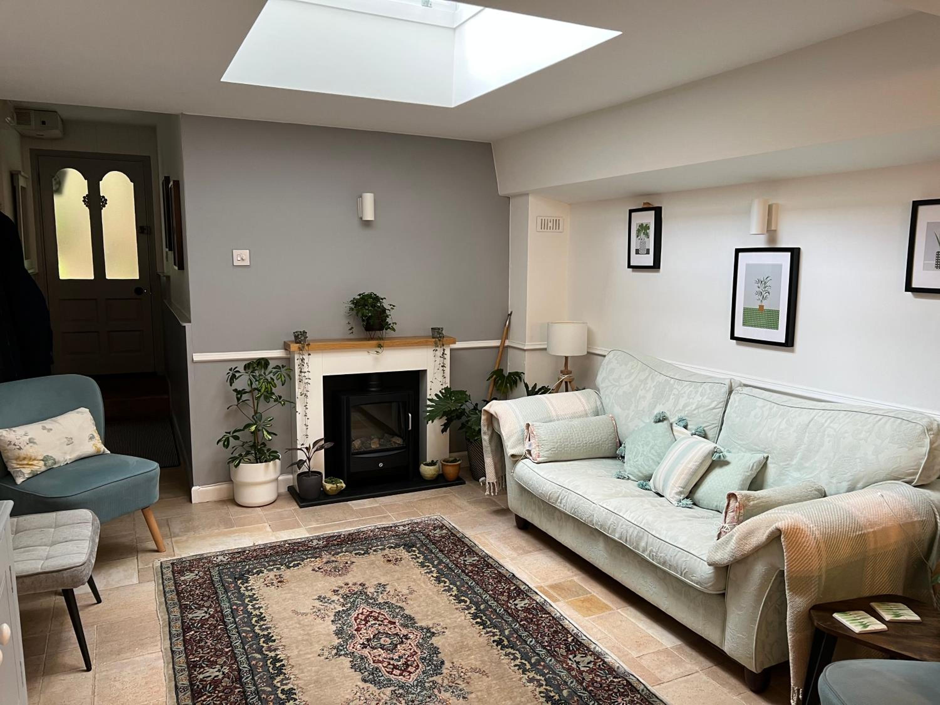 Hollyhocks Holiday Home- 2 bedroomed ground floor apartment sleeps 5 view 5