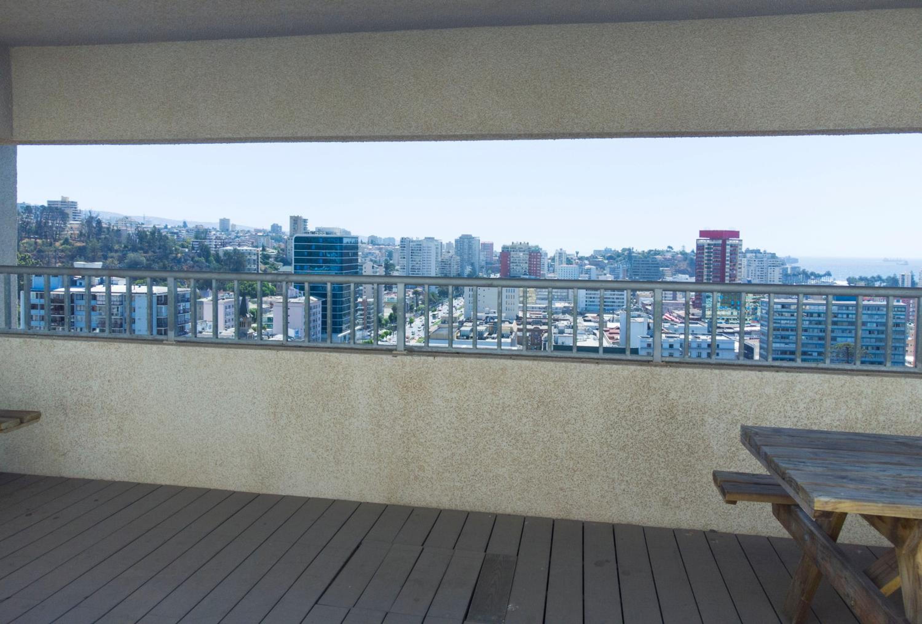 Agradable departamento, frente a la Quinta Vergara