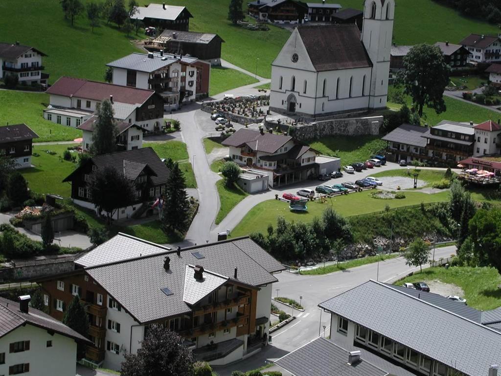 Photo 12