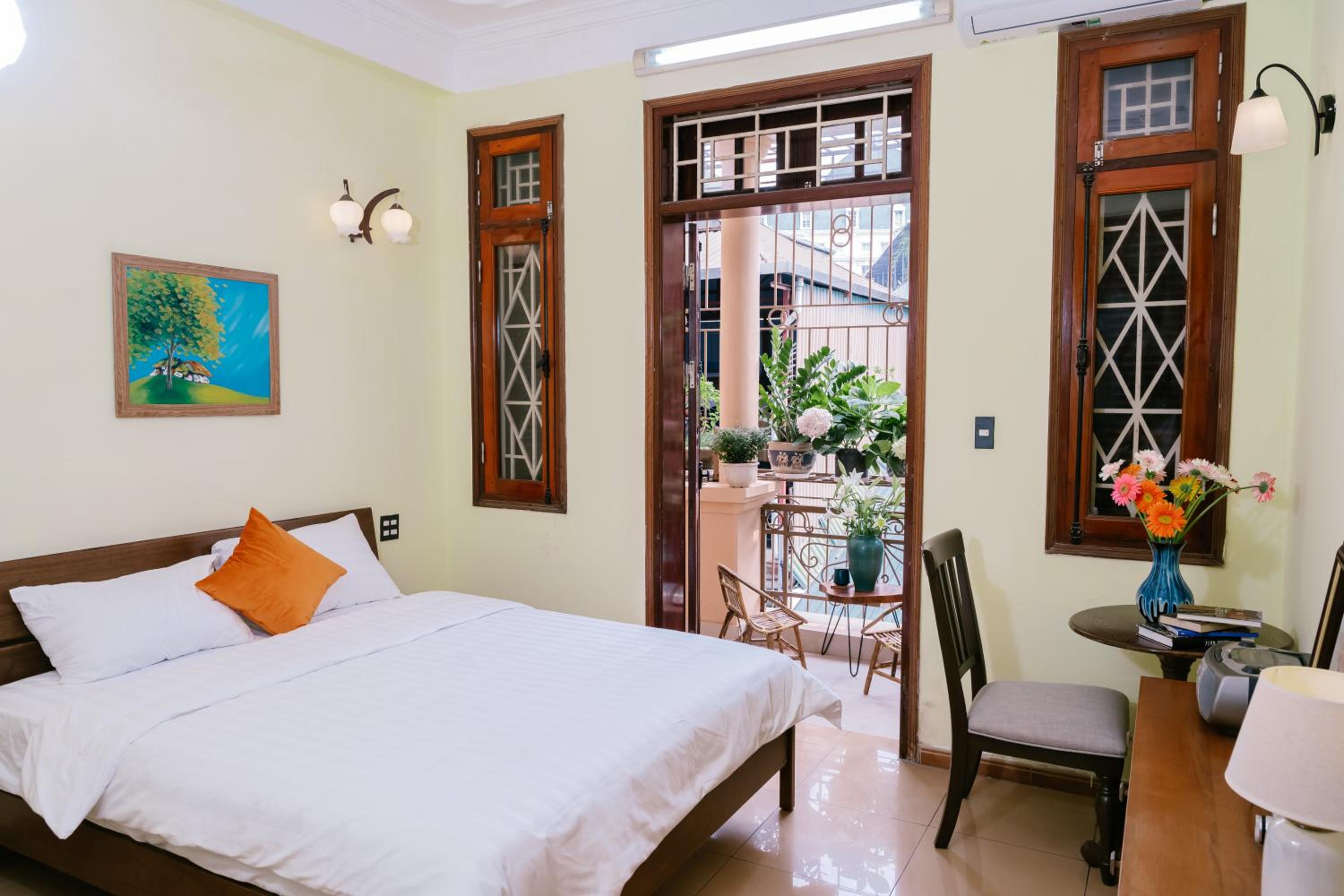 Hola House Hanoi
