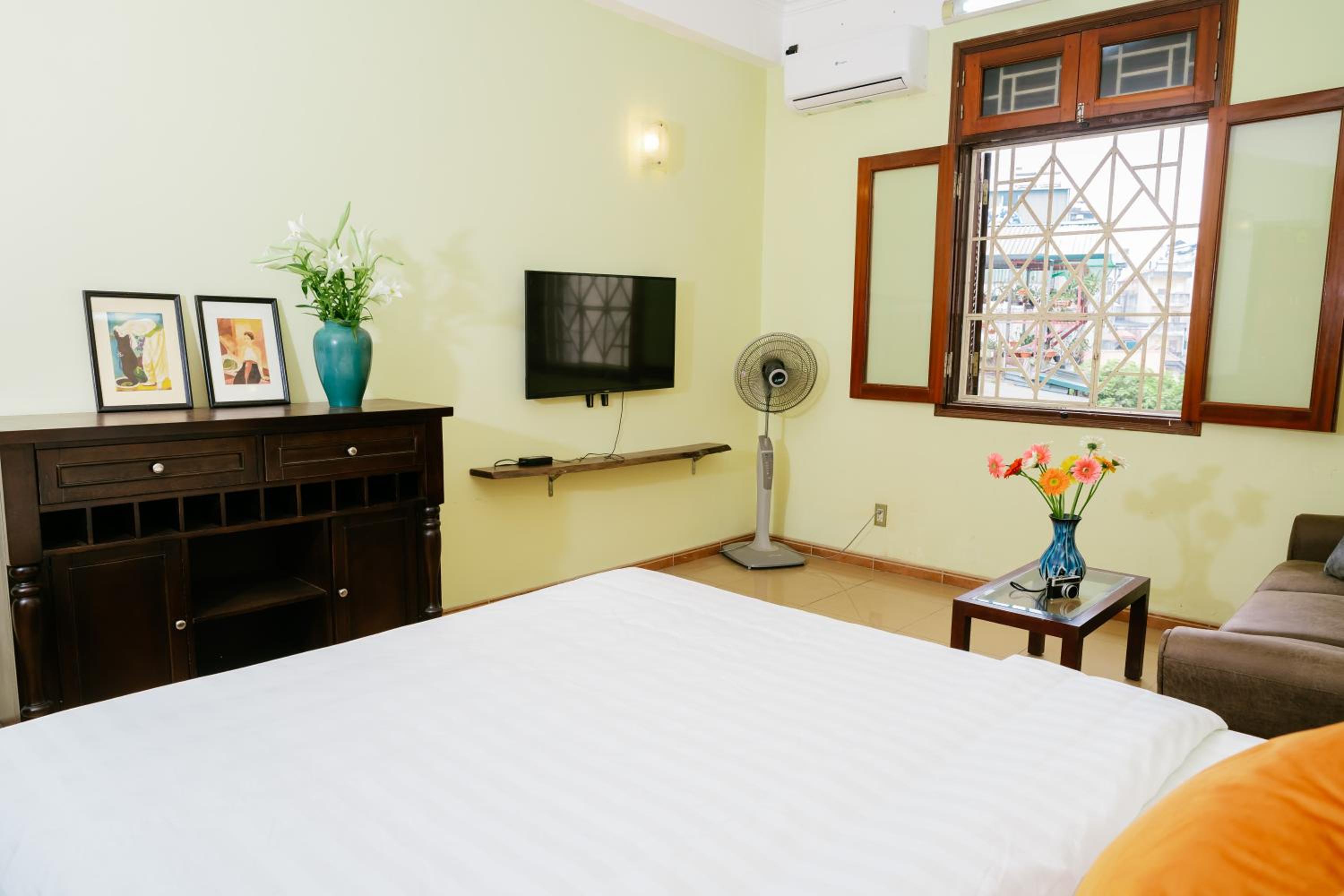 Hola House Hanoi