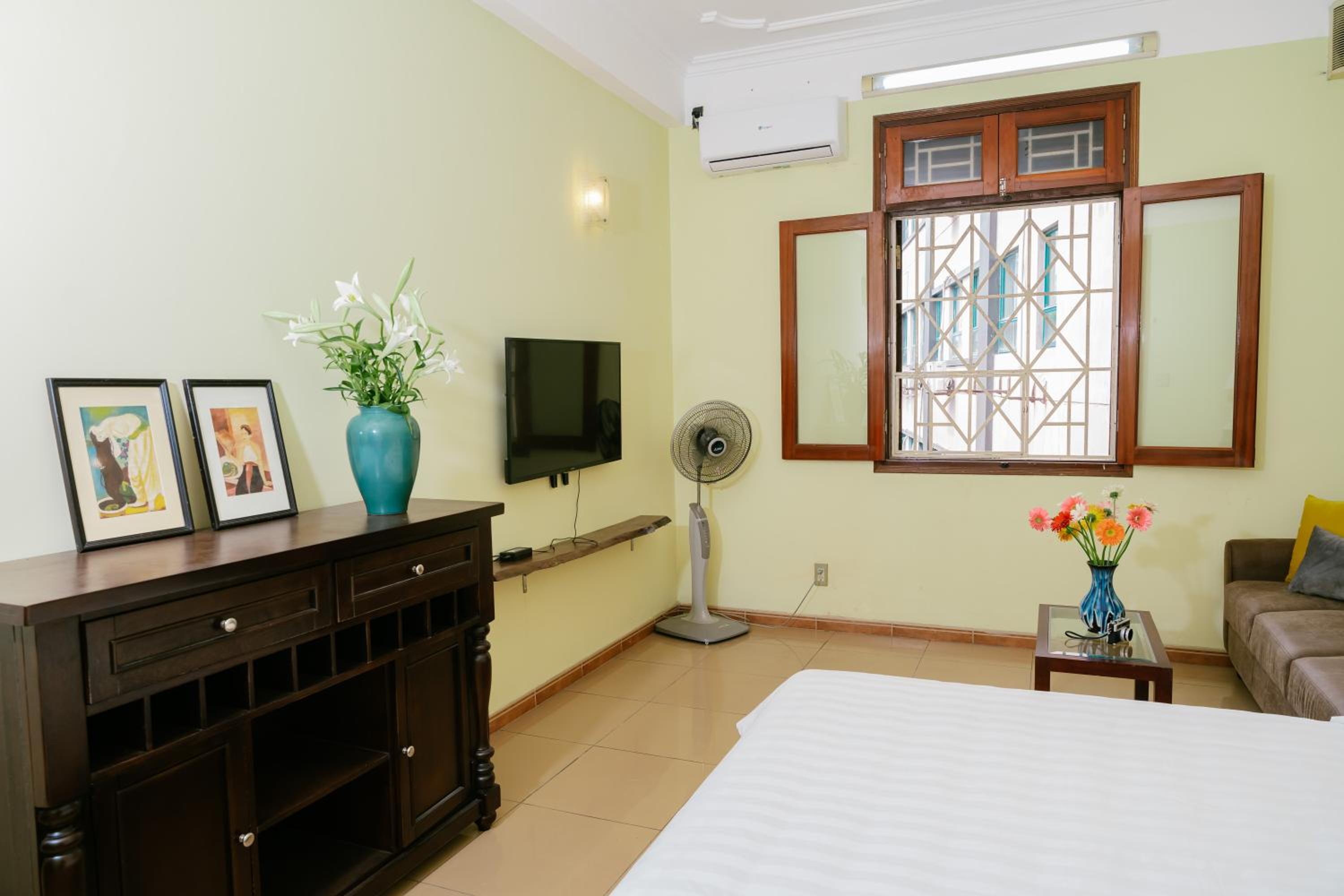 Hola House Hanoi