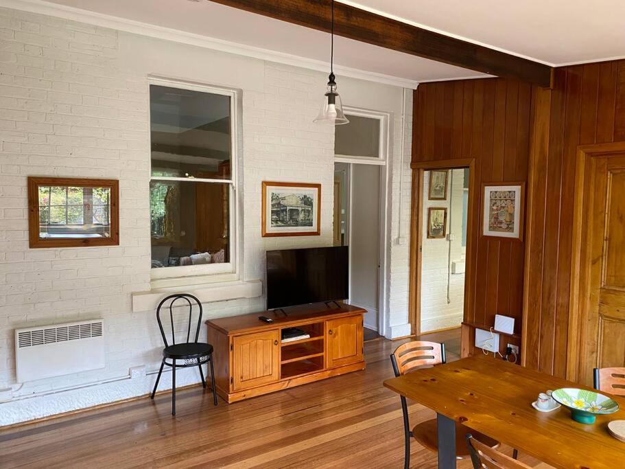 Campbell St Cottage, Hobart CBD
