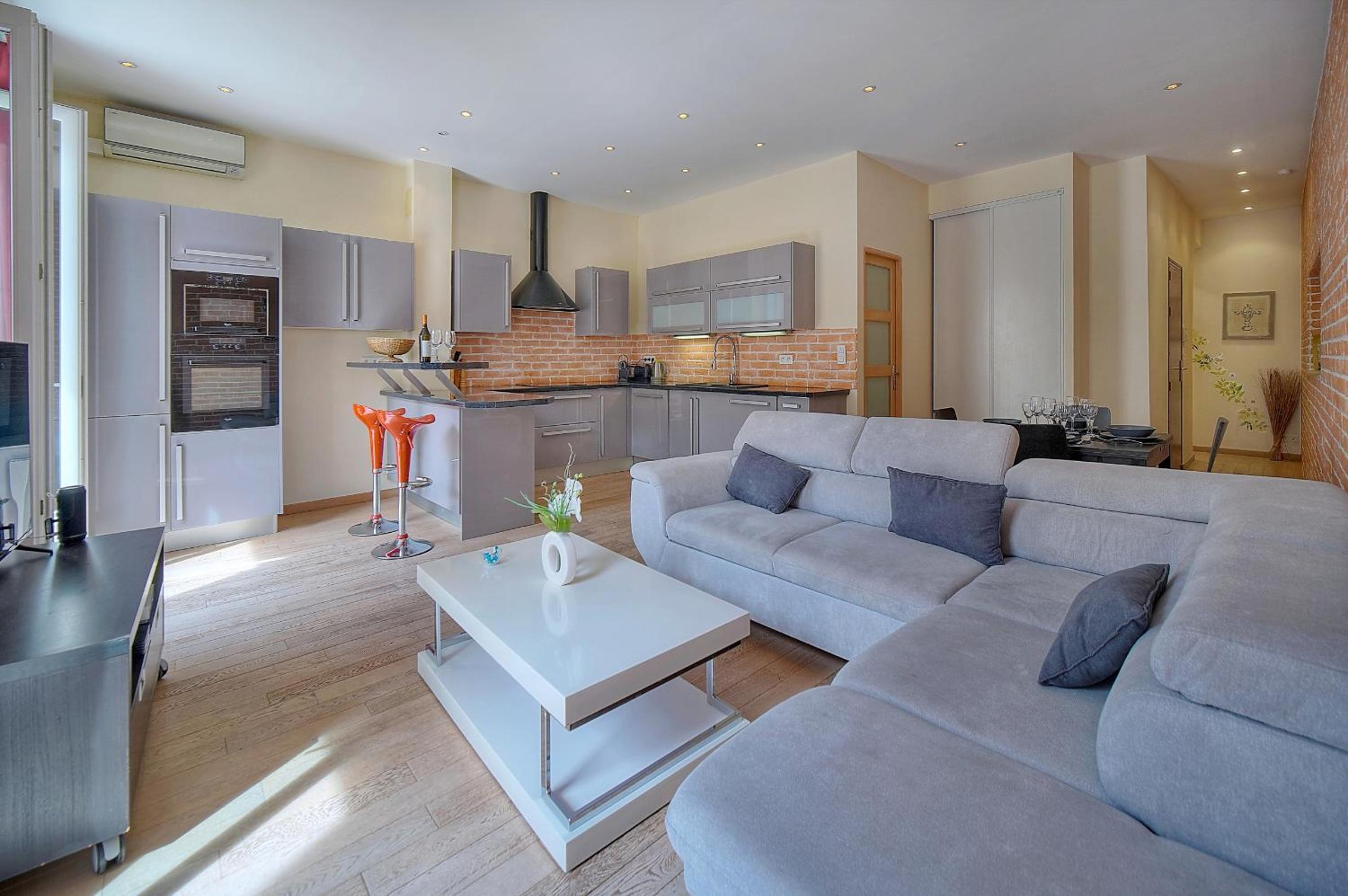 MODERNE 3 PIECES IDEALEMENT SITUE CENTRE DE CANNES l! A2B22 photo 3