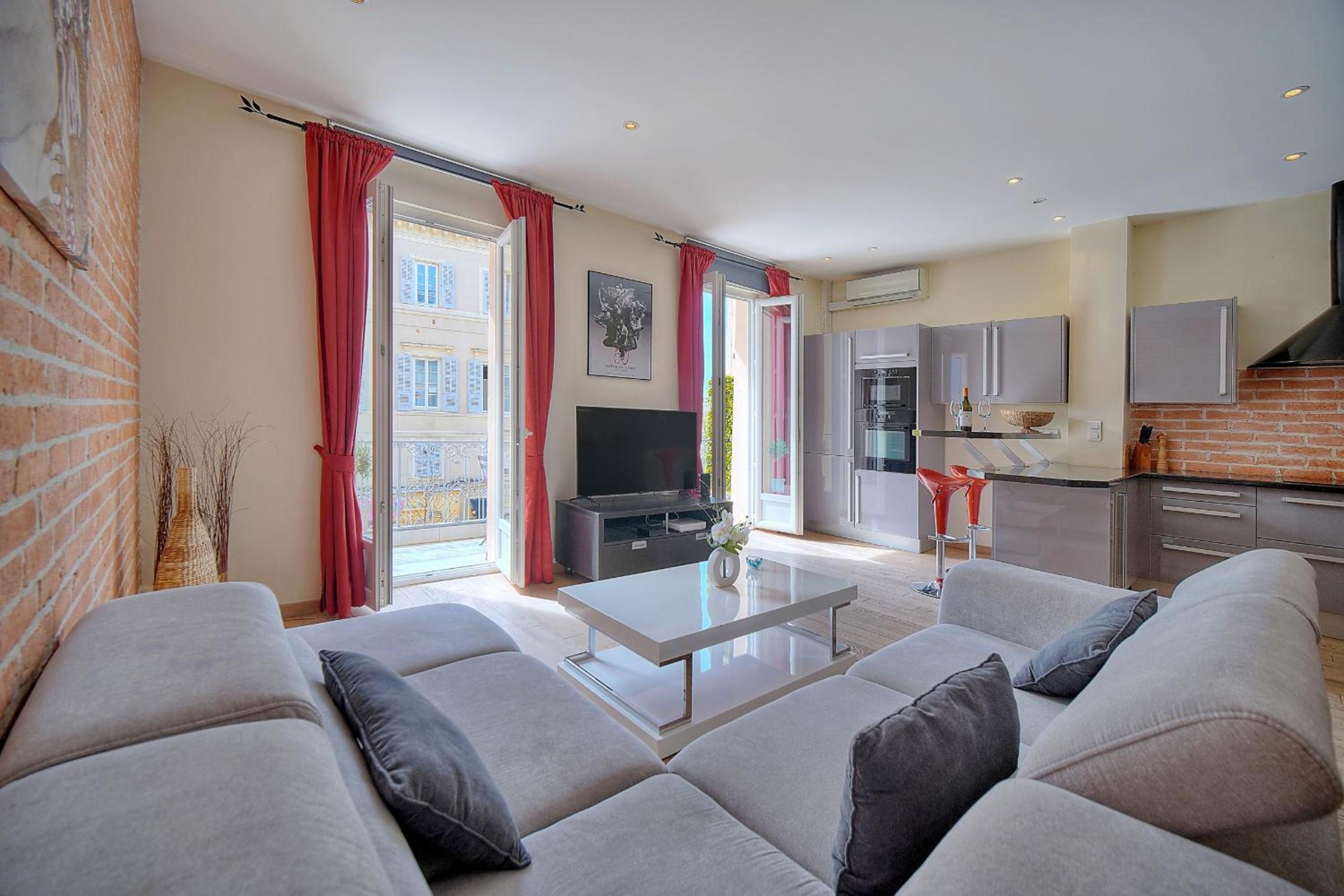 MODERNE 3 PIECES IDEALEMENT SITUE CENTRE DE CANNES l! A2B22 photo 2