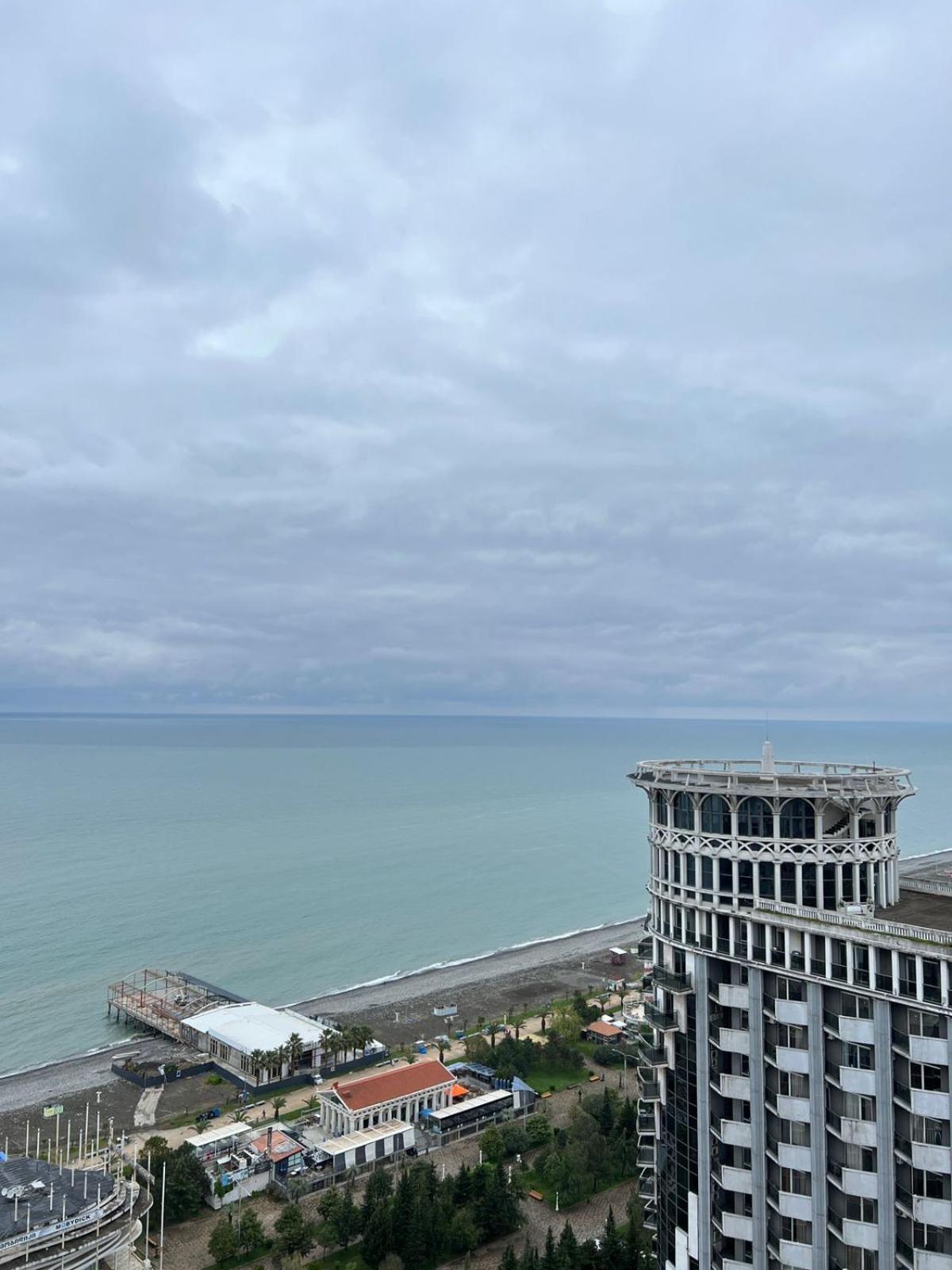 Holiday Premium Apartments Batumi view 5