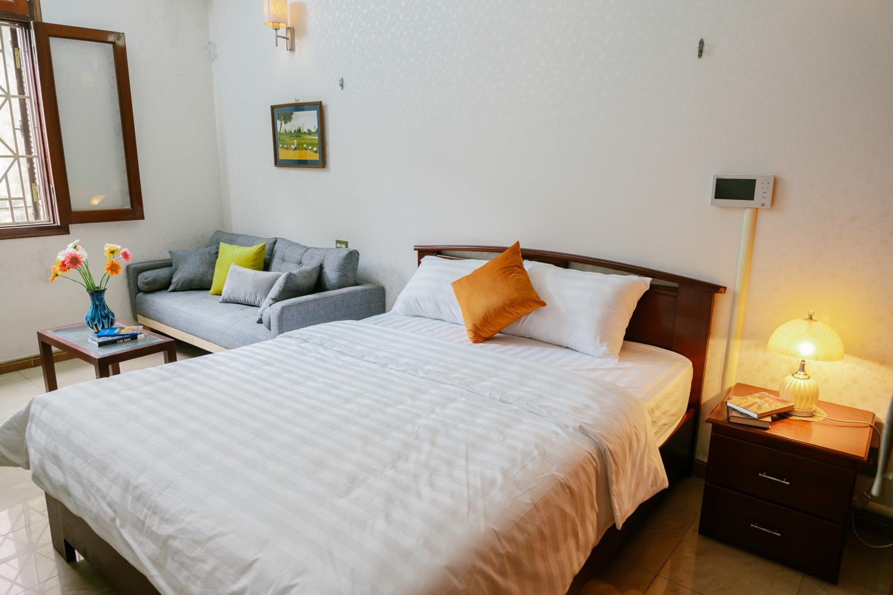 Hola House Hanoi