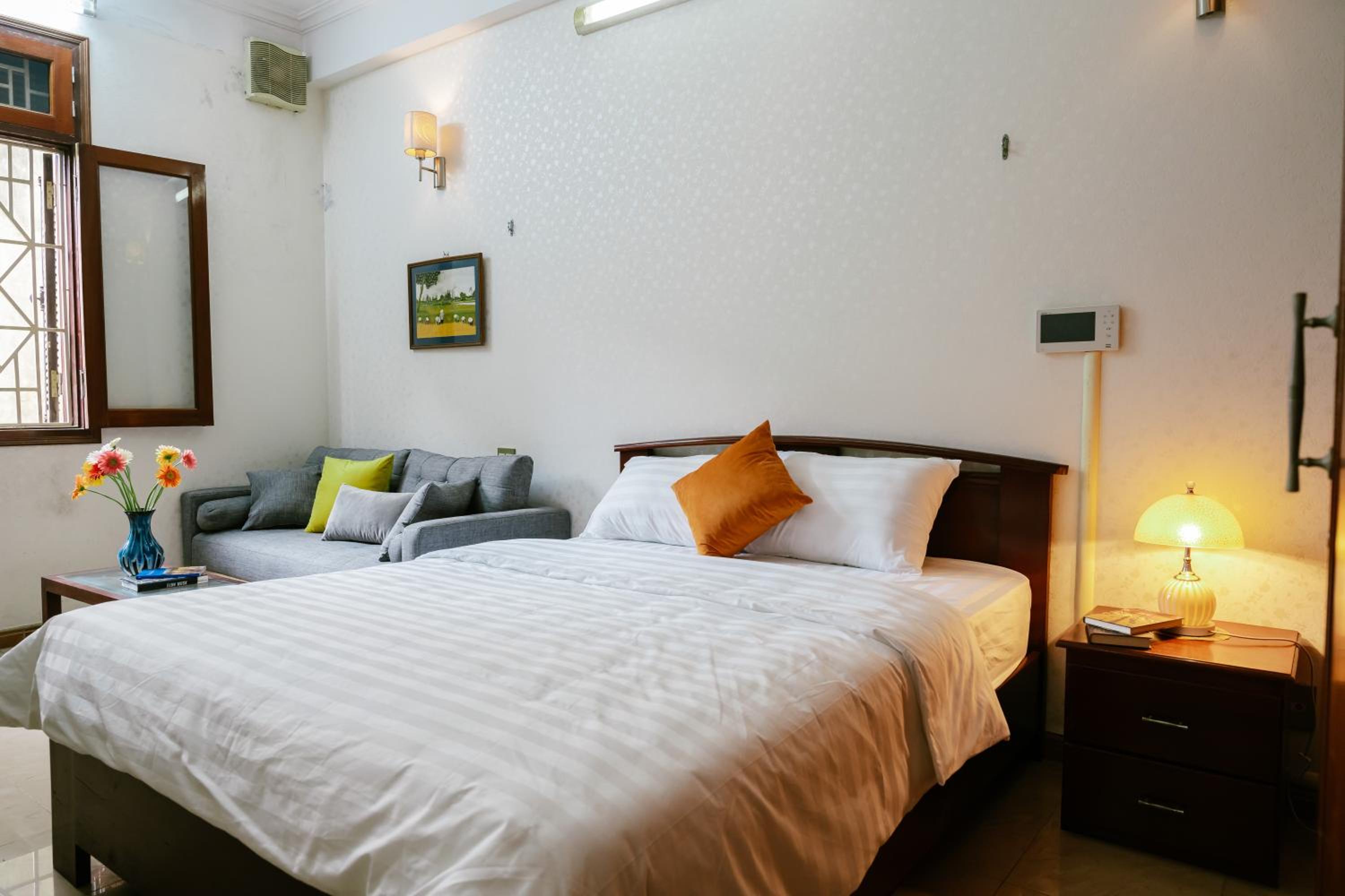 Hola House Hanoi