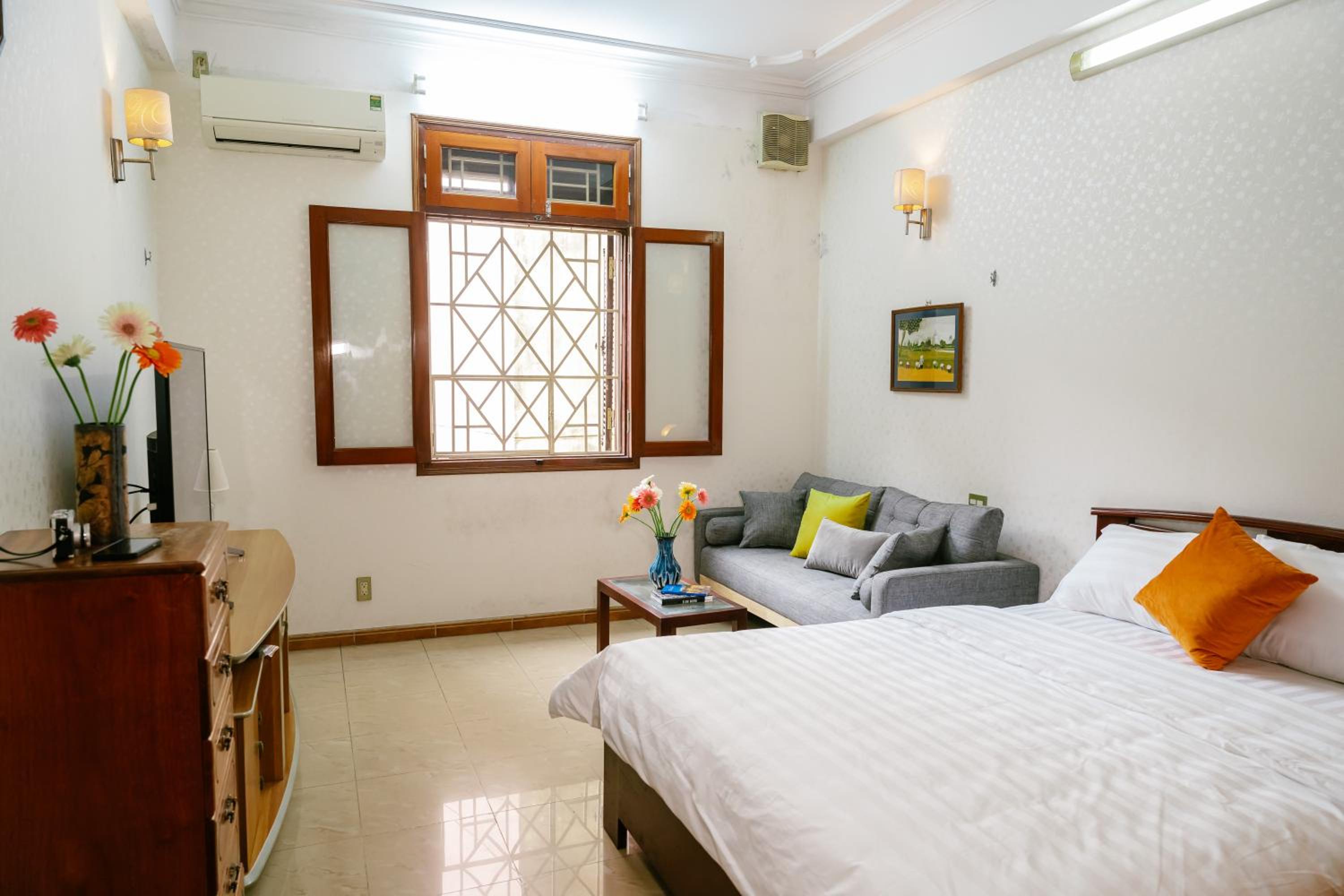 Hola House Hanoi
