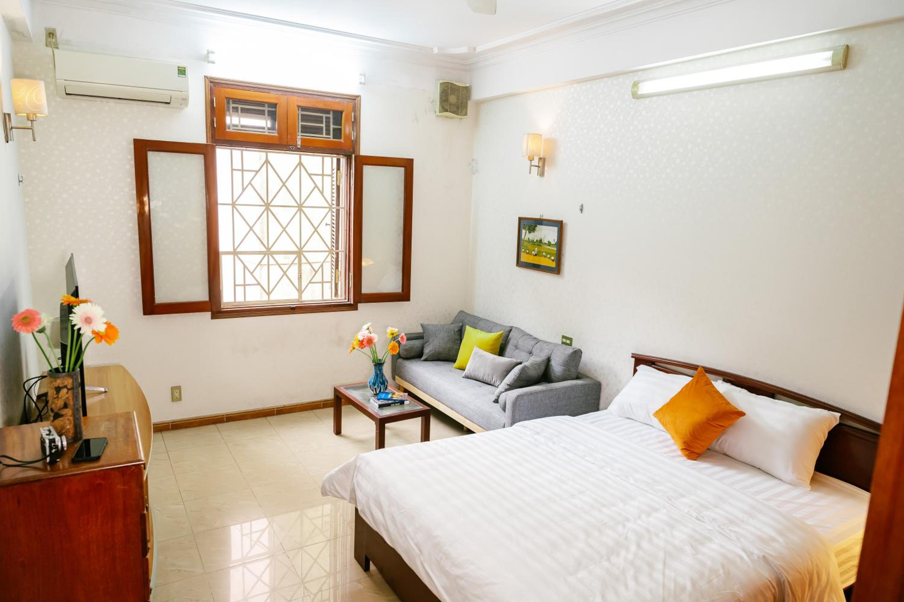 Hola House Hanoi