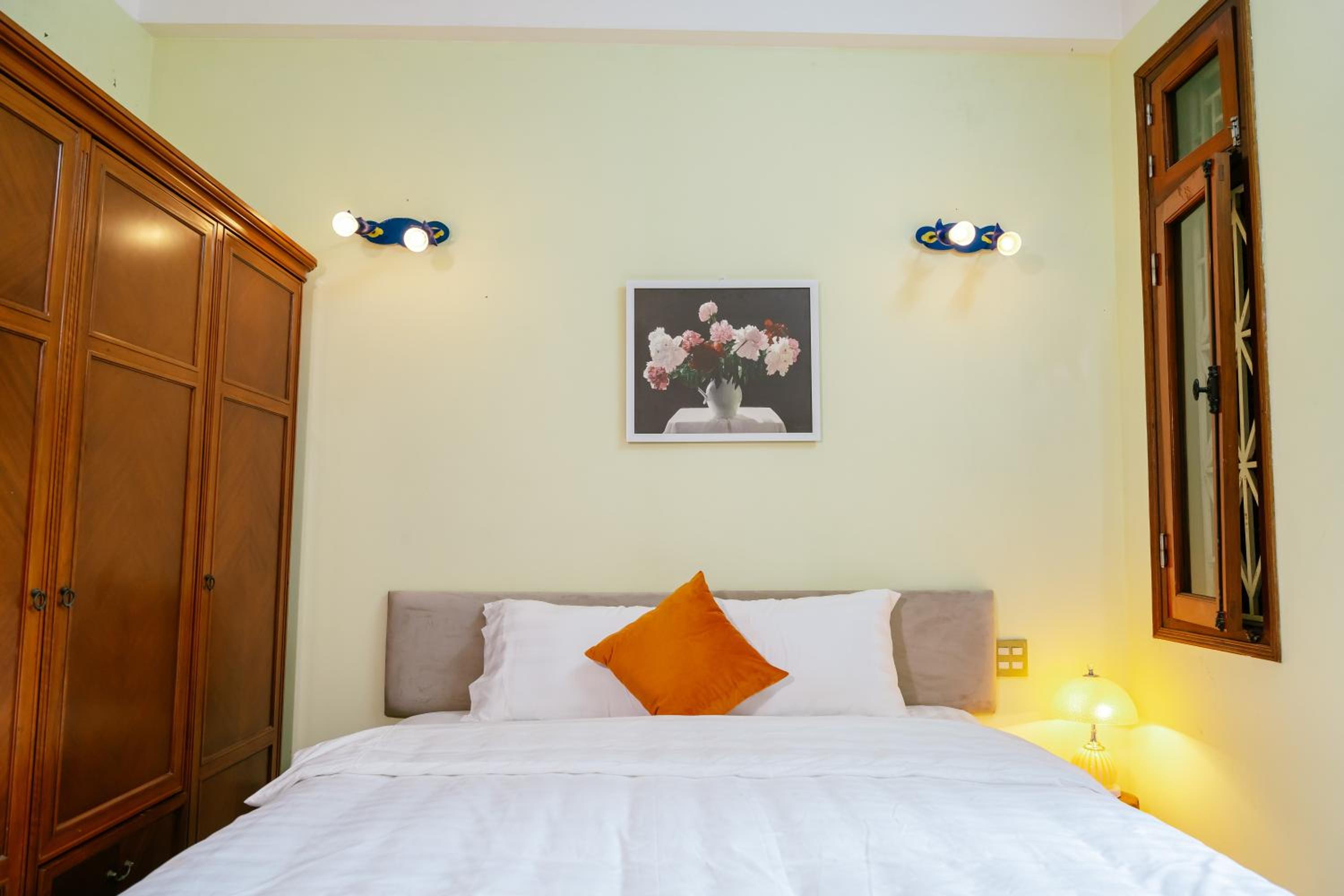 Hola House Hanoi