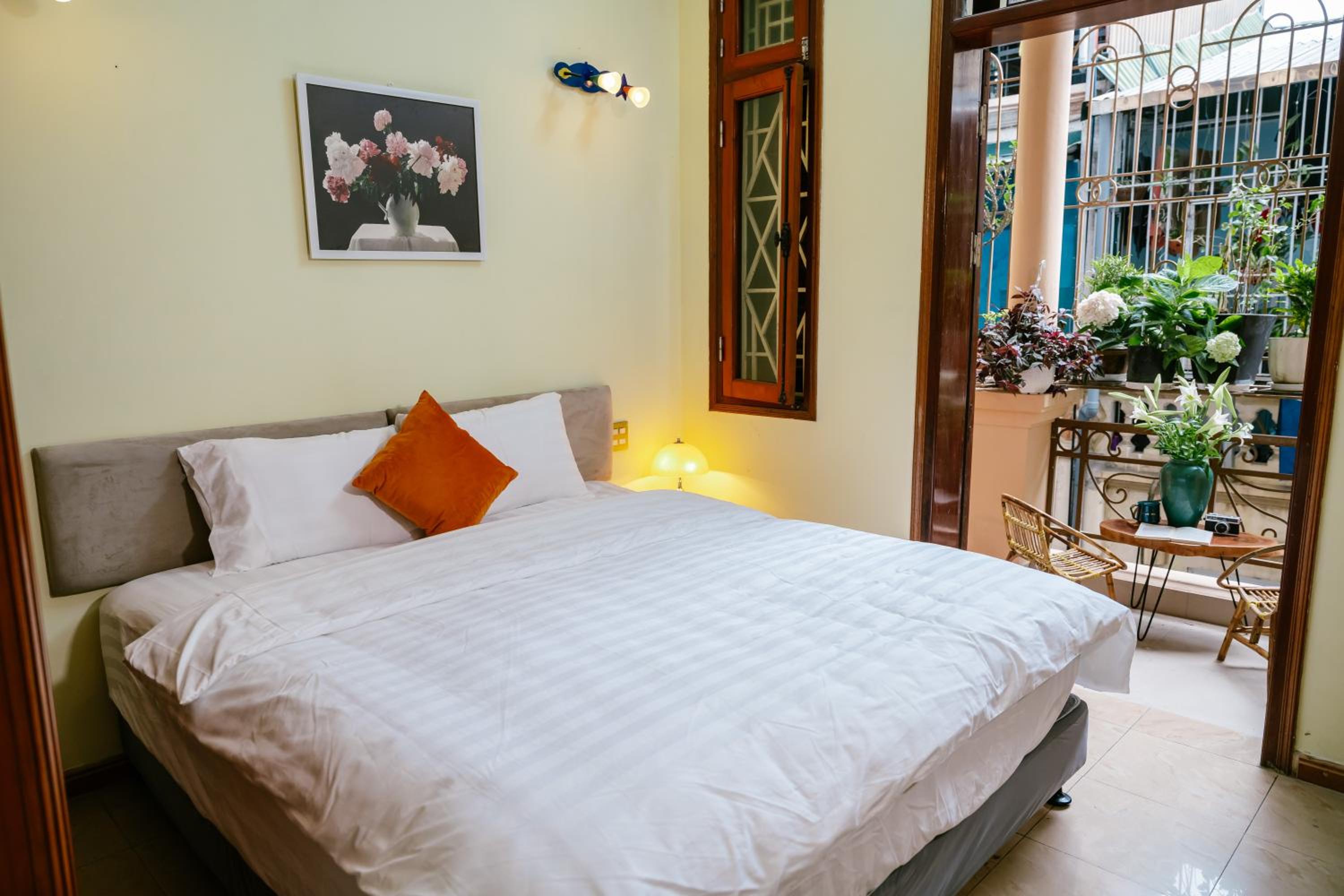 Hola House Hanoi
