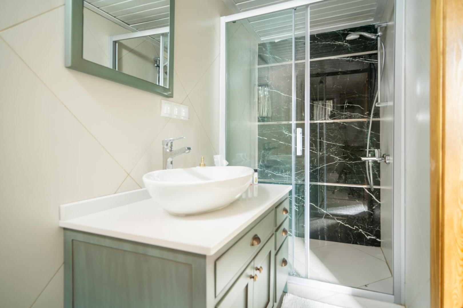 MINIQ HOMES 104 - The Luxurious Stone Retreat, photo 26