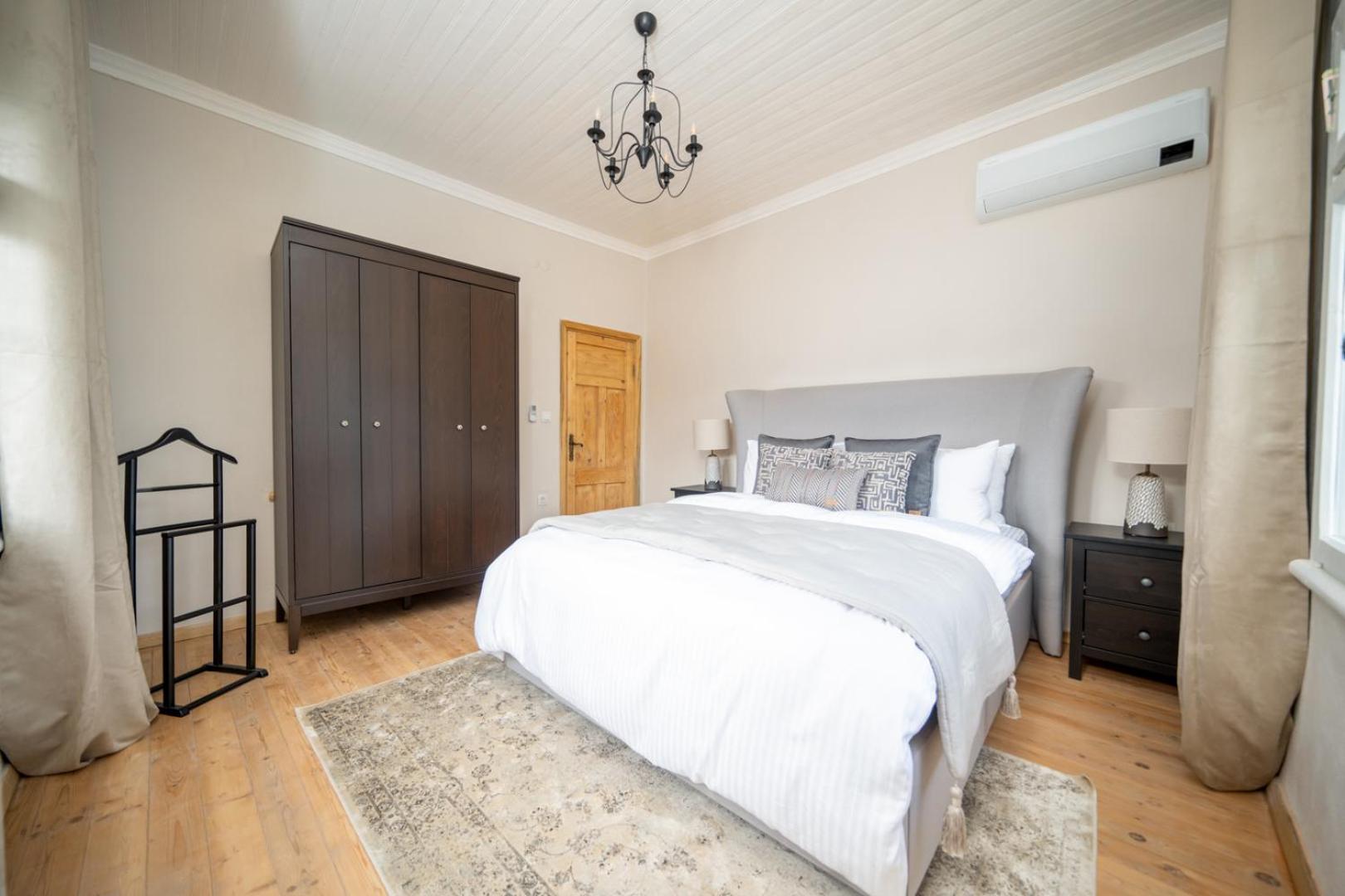 MINIQ HOMES 104 - The Luxurious Stone Retreat