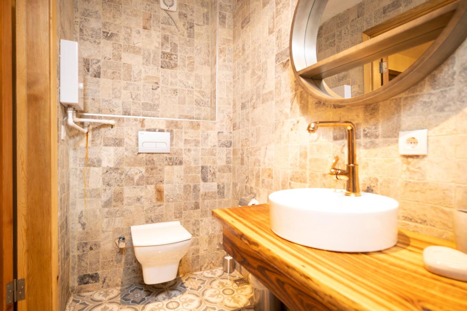 MINIQ HOMES 104 - The Luxurious Stone Retreat
