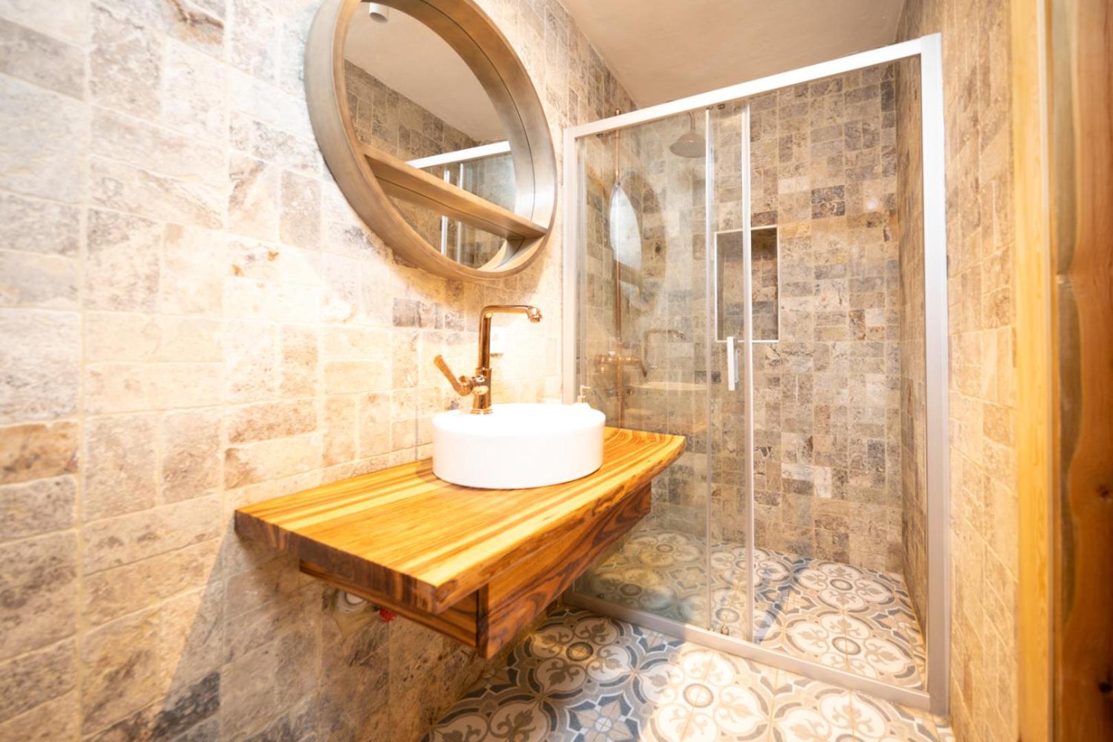 MINIQ HOMES 104 - The Luxurious Stone Retreat, photo 17