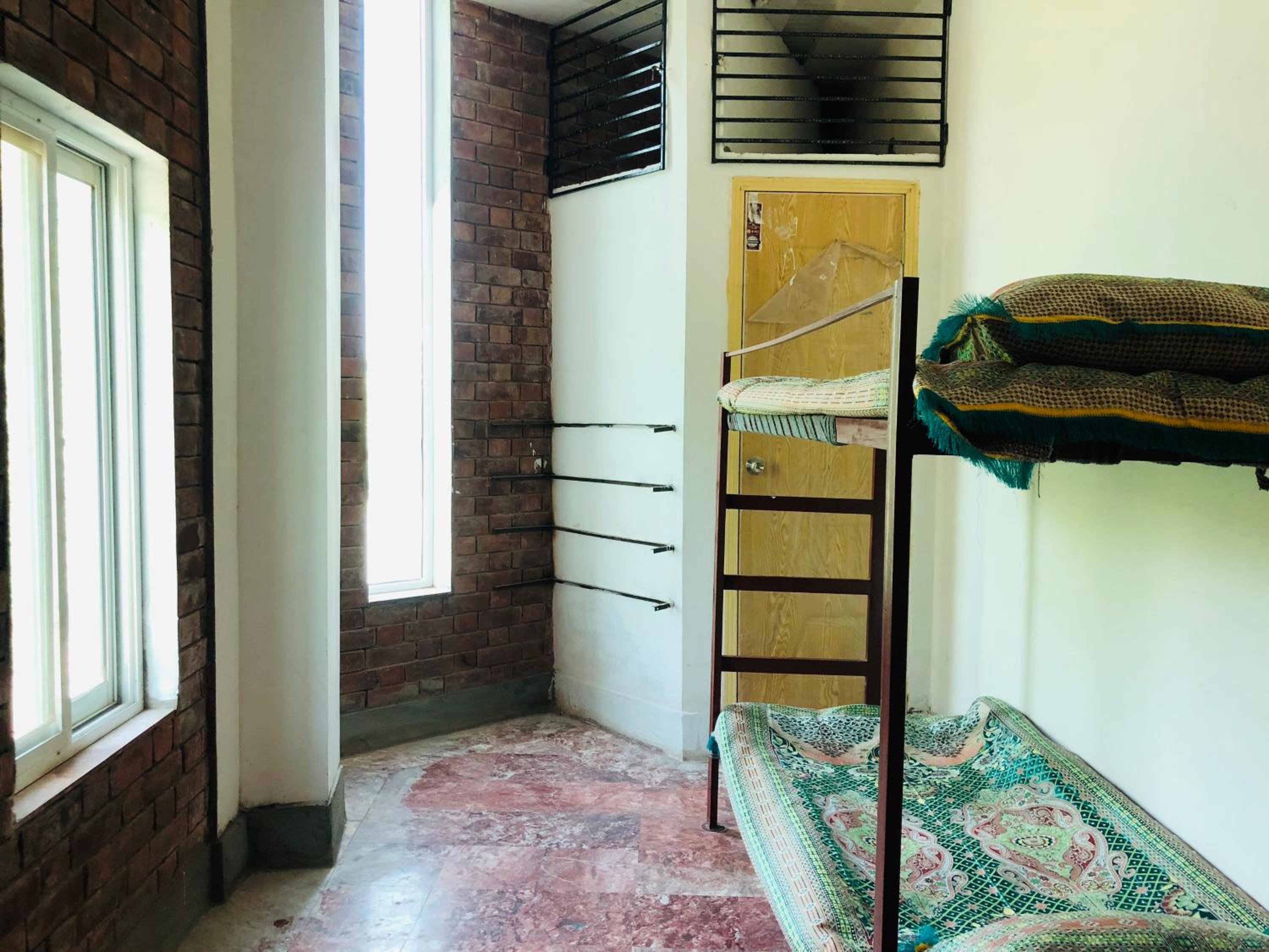 THH - Hostel & Hotel Johar Town Lahore view 3