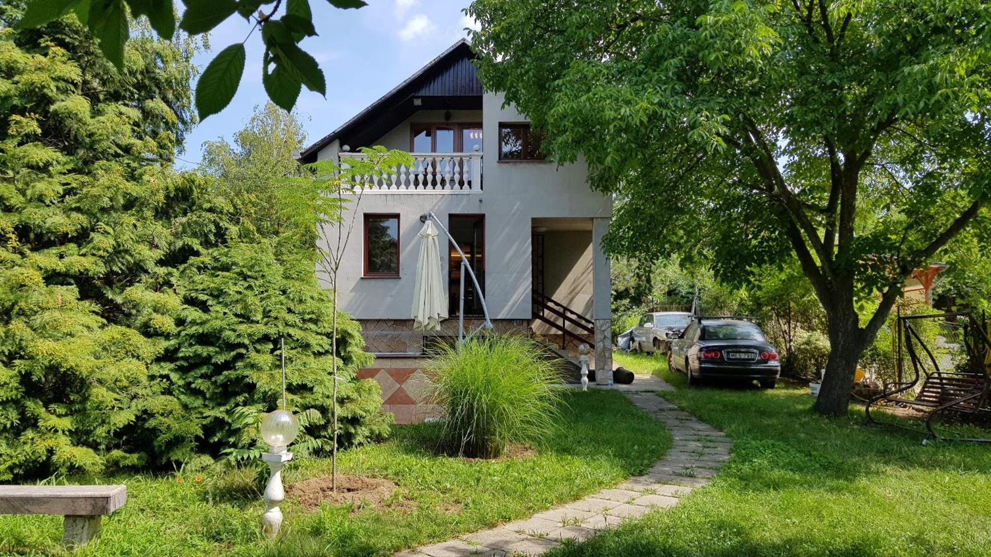 Pilis Hills View Deluxe House with Pool & AC near Bp view 5