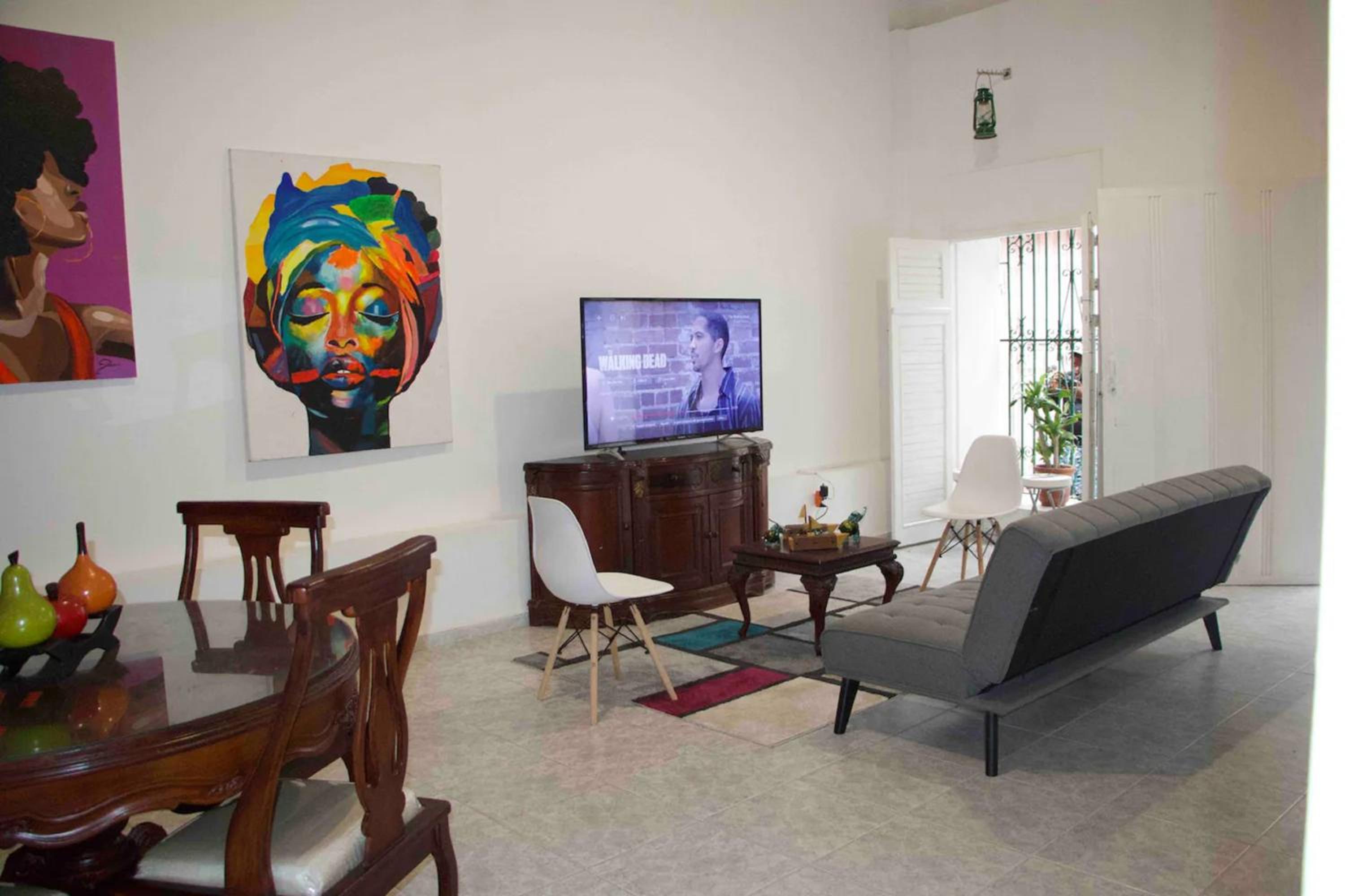 2ag-1M House with Beautiful Galleries In Gethsemane With Jacuzzi