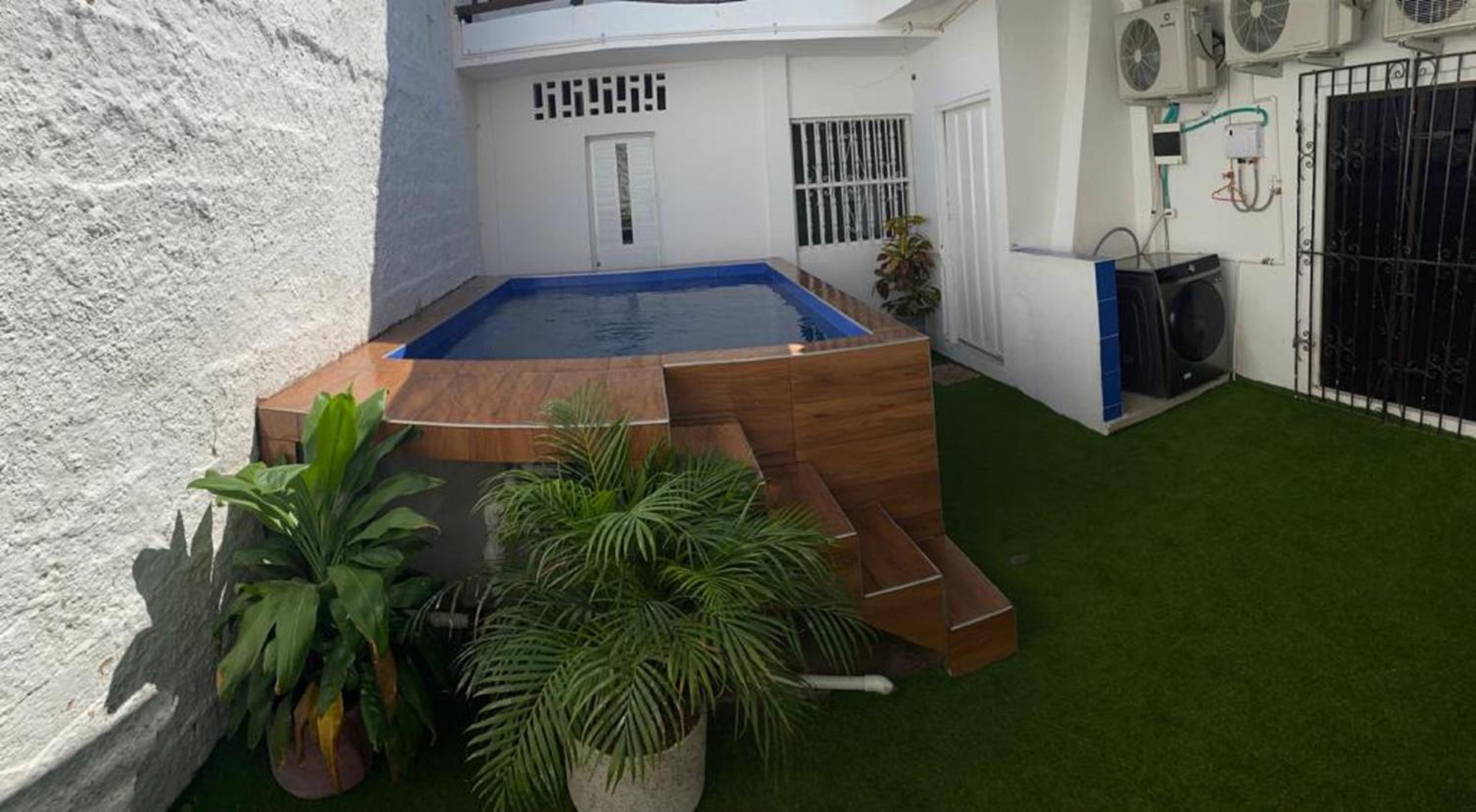 2ag-1M House with Beautiful Galleries In Gethsemane With Jacuzzi