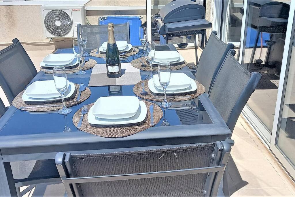 Spacious ground floor apartment overlooking the beautiful communal pool