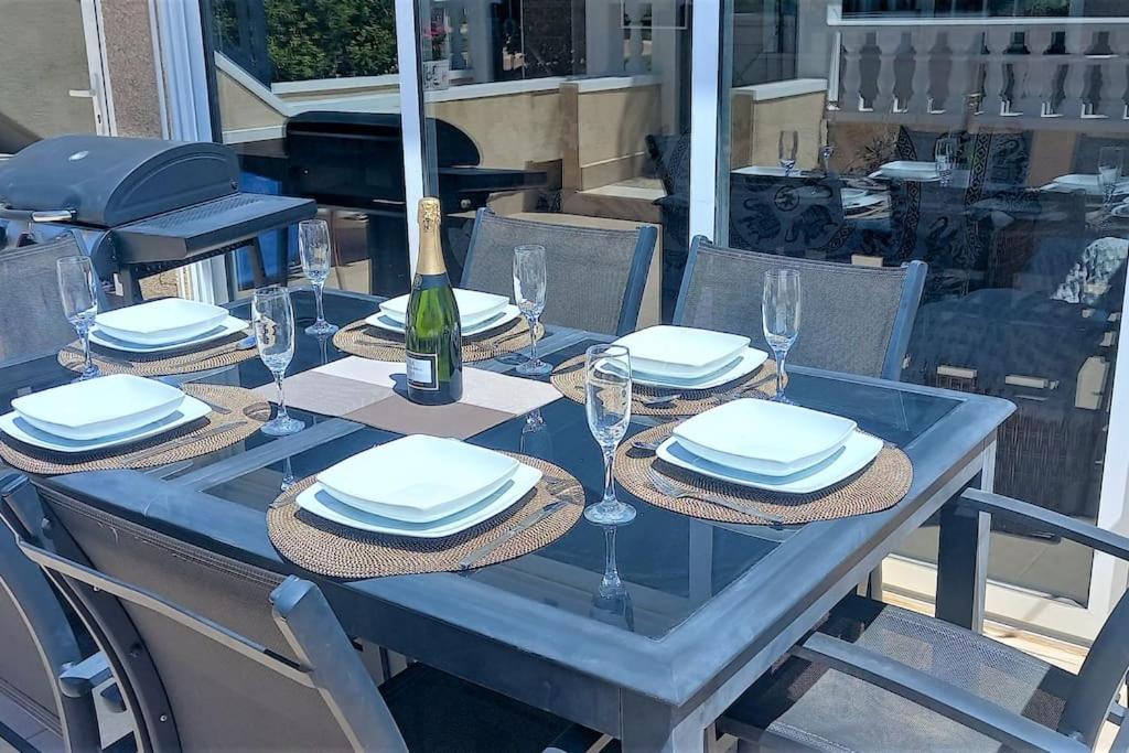 Spacious ground floor apartment overlooking the beautiful communal pool