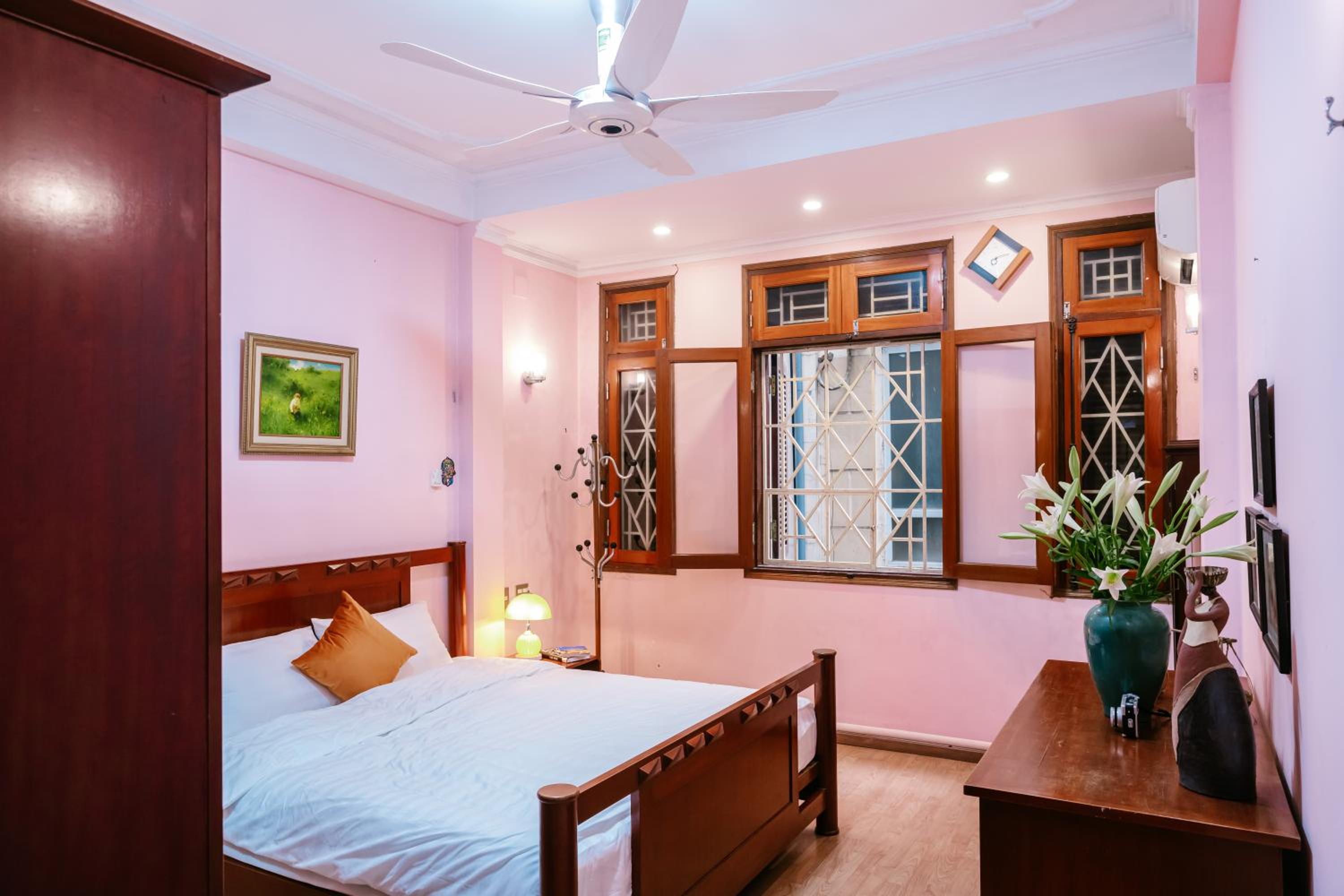 Hola House Hanoi