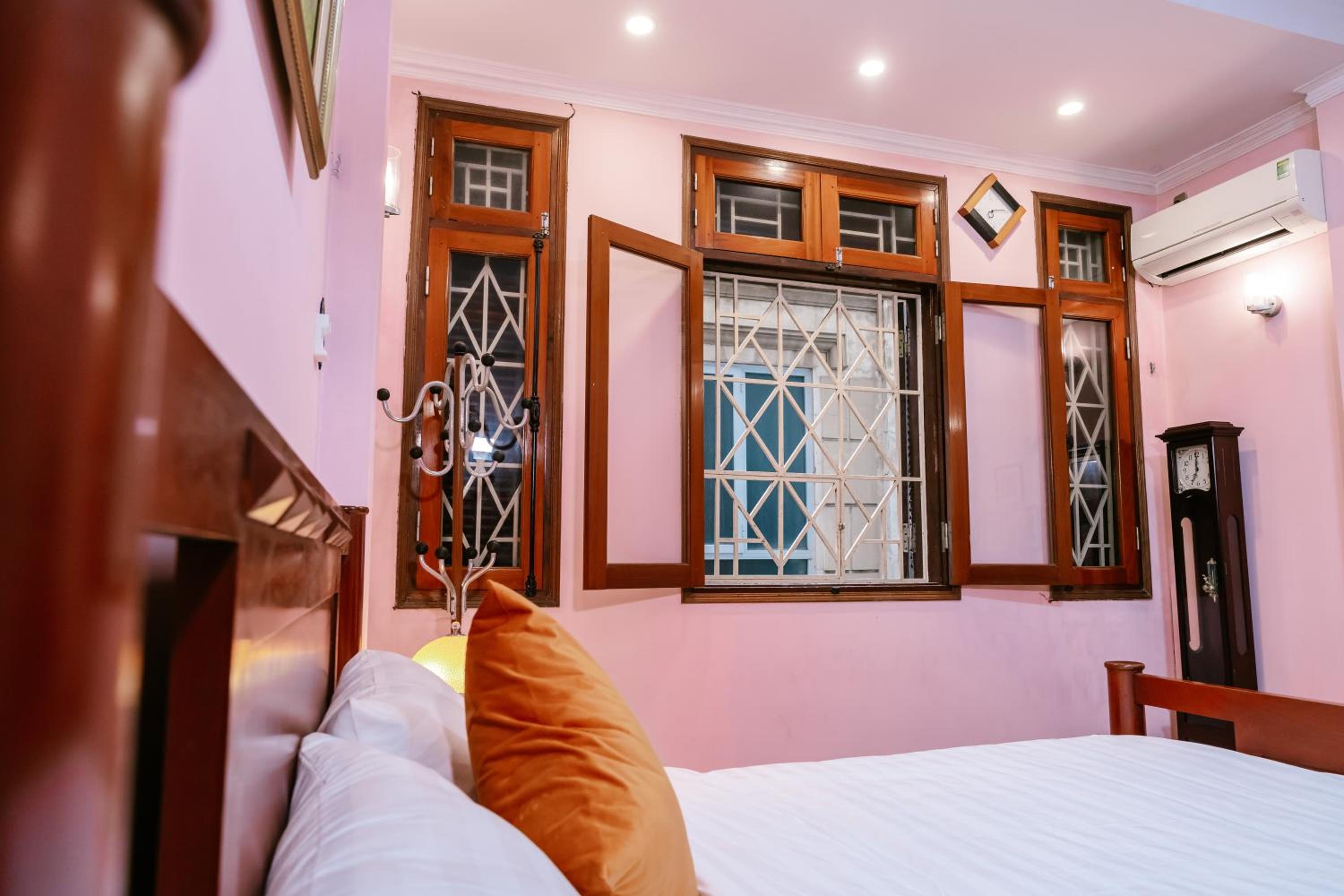 Hola House Hanoi