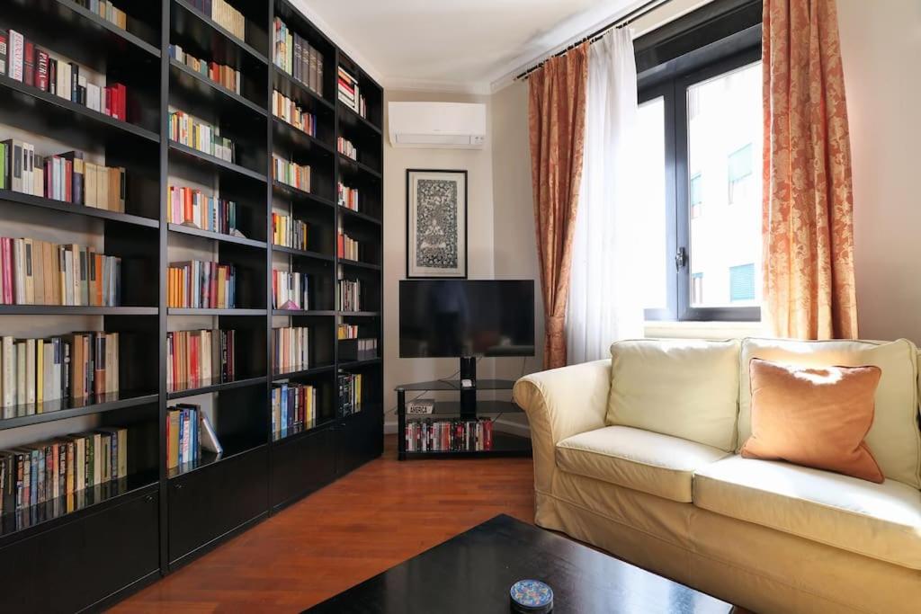 Large and elegant apartment in Missori Duomo