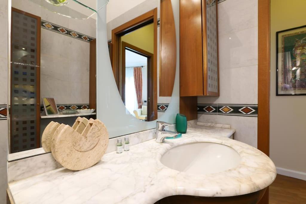 Large and elegant apartment in Missori Duomo