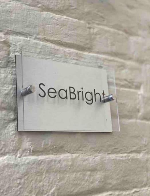 SeaBright; one bed apartment with garden and parking