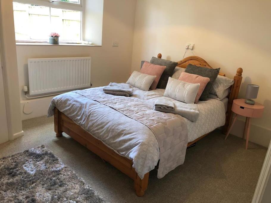 SeaBright; one bed apartment with garden and parking