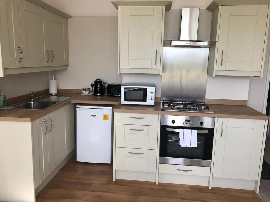 SeaBright; one bed apartment with garden and parking