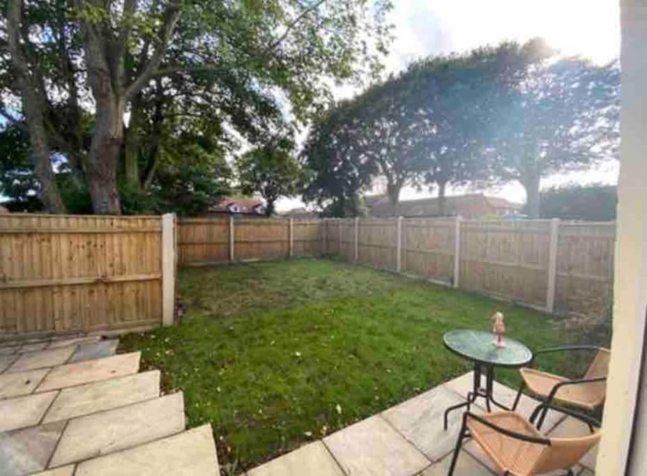 SeaBright; one bed apartment with garden and parking