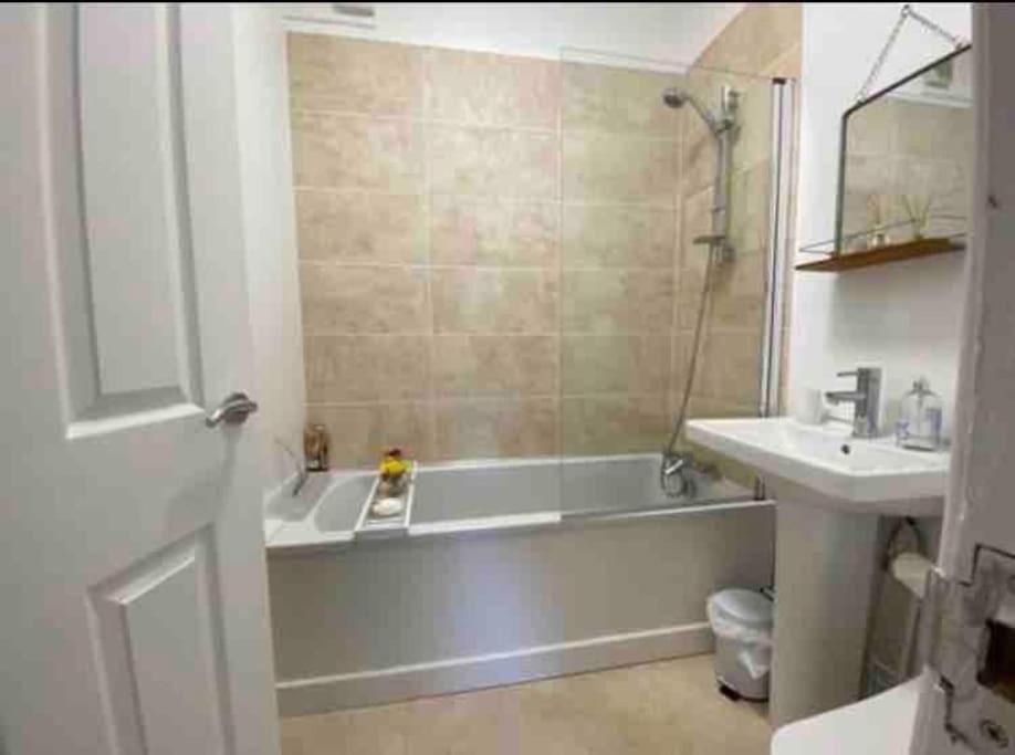 SeaBright; one bed apartment with garden and parking