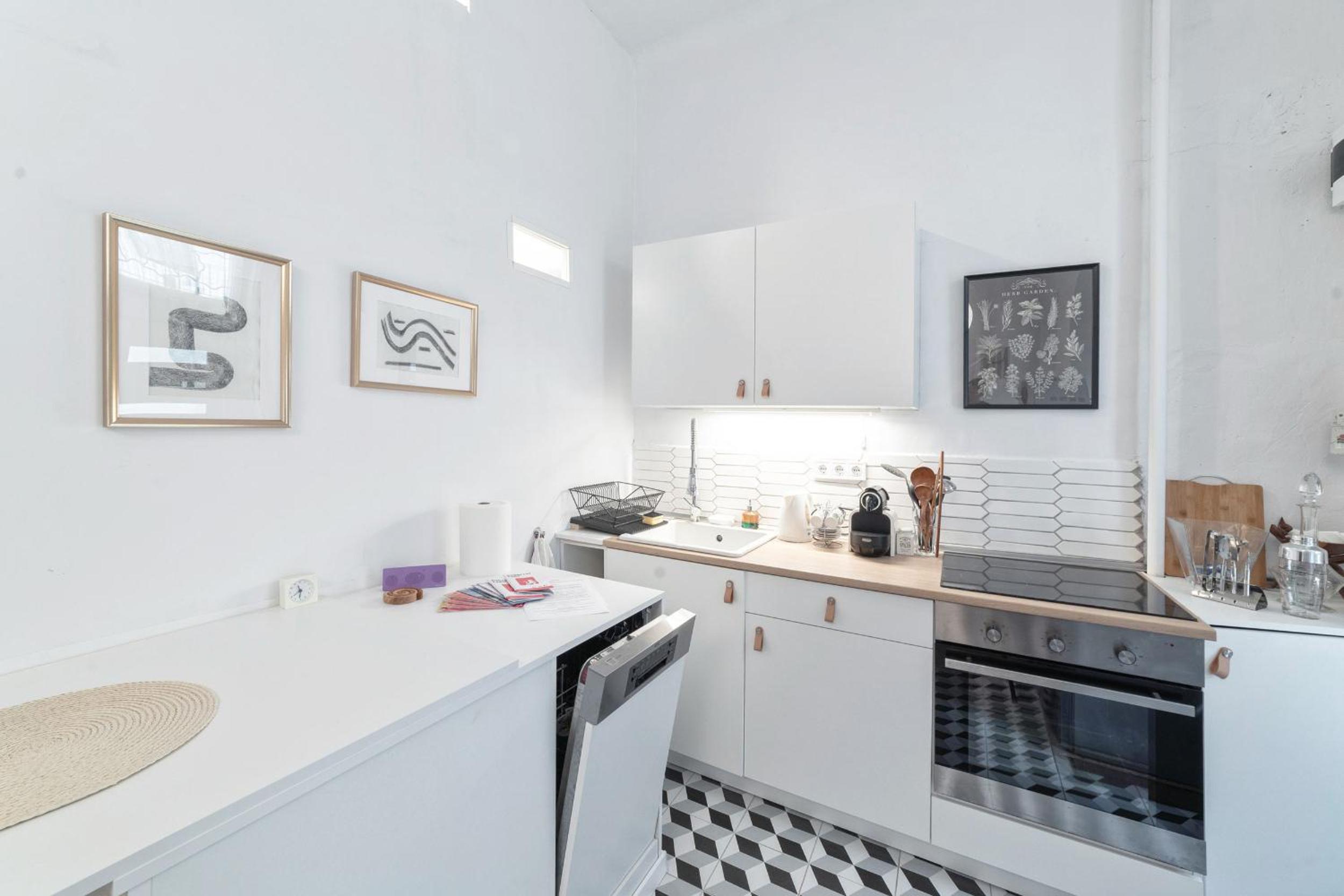OrangeHomes H27 Calm studio in the city center view 2