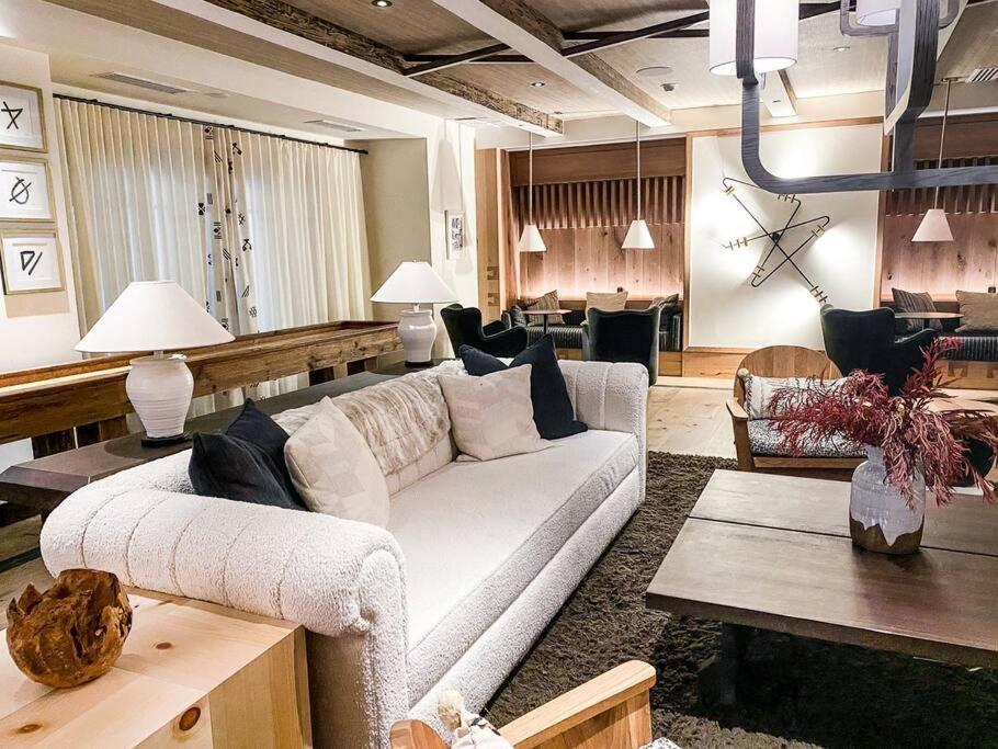 Luxury Auberge Madeline Residence Building