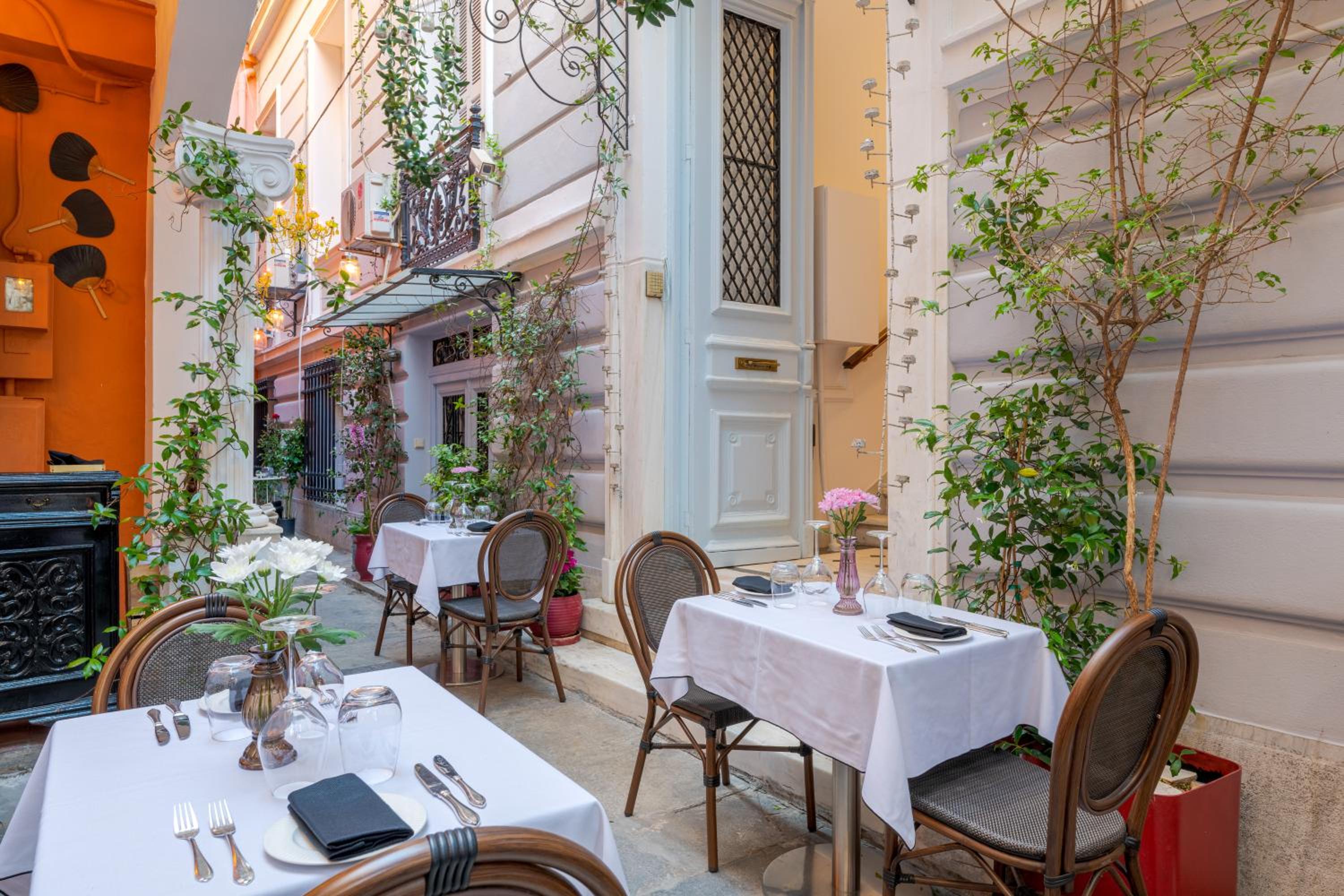 2 Mazi Suites