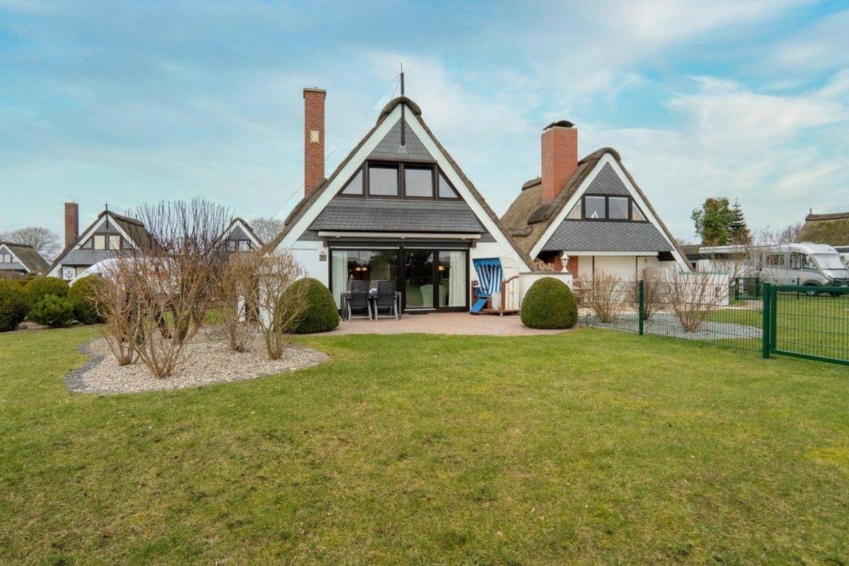 Am-hohen-Ufer-Reetdach-Haus-Ocean-Breeze-123