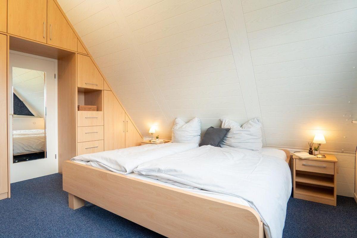 Am-hohen-Ufer-Reetdach-Haus-Ocean-Breeze-123