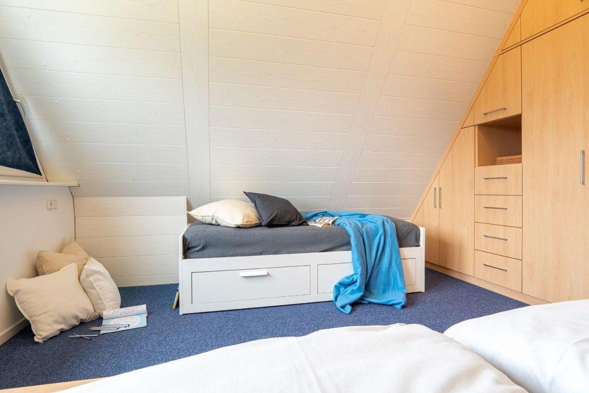 Am-hohen-Ufer-Reetdach-Haus-Ocean-Breeze-123